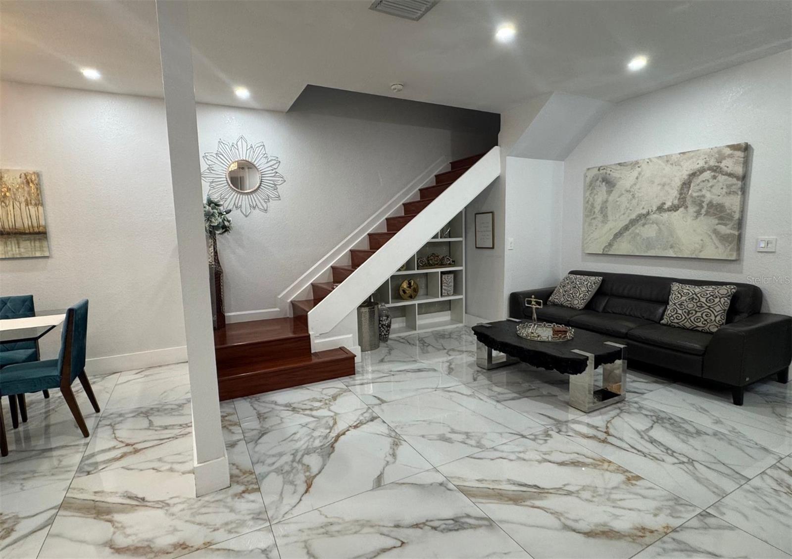 Image 7 of 44 For 1041 Ne 208th St