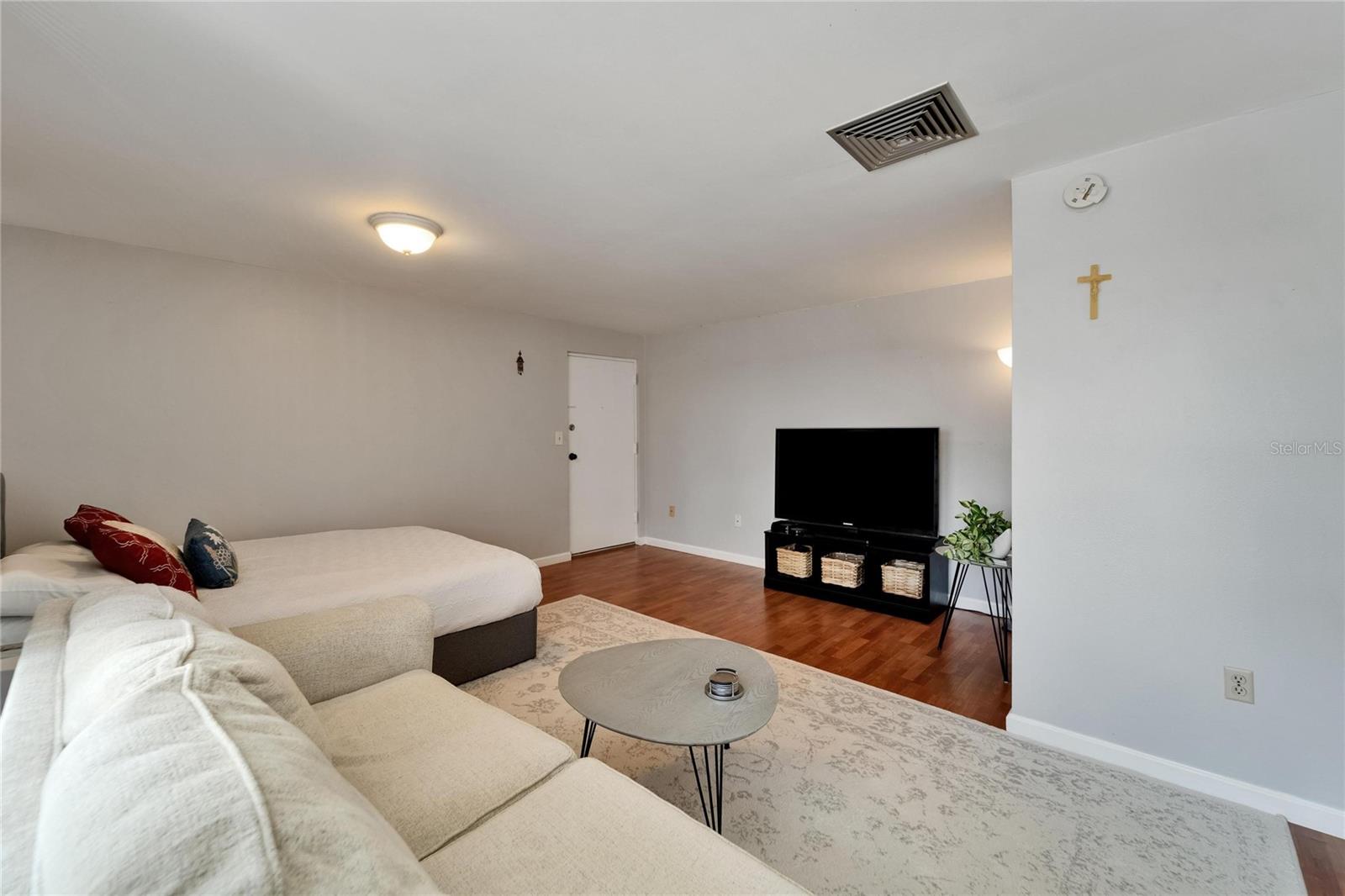 Image 9 of 55 For 4215 Bay Drive 1801e