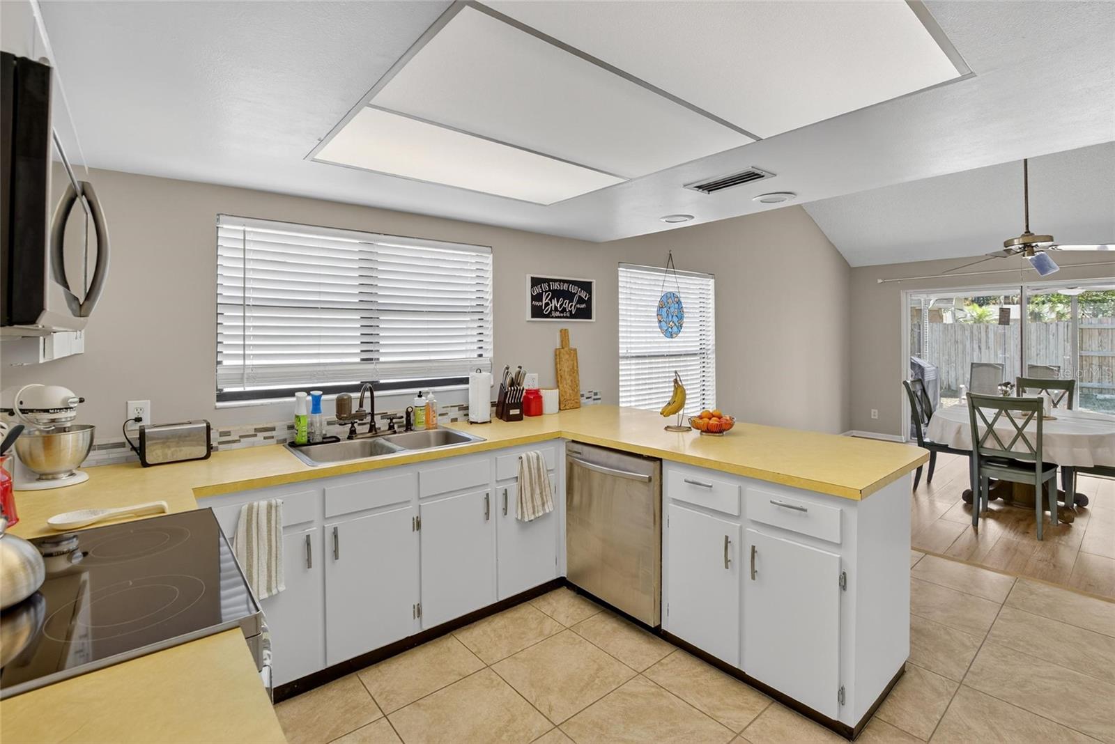 Image 12 of 49 For 614 Sandalwood Drive