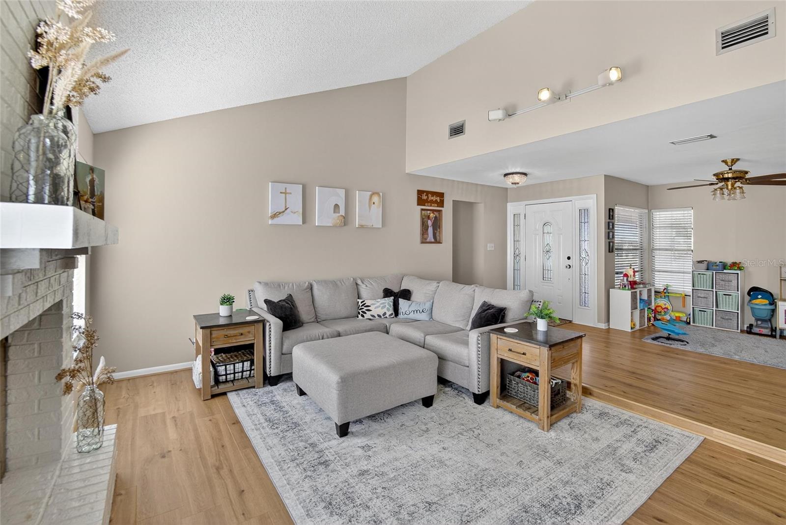 Image 7 of 49 For 614 Sandalwood Drive