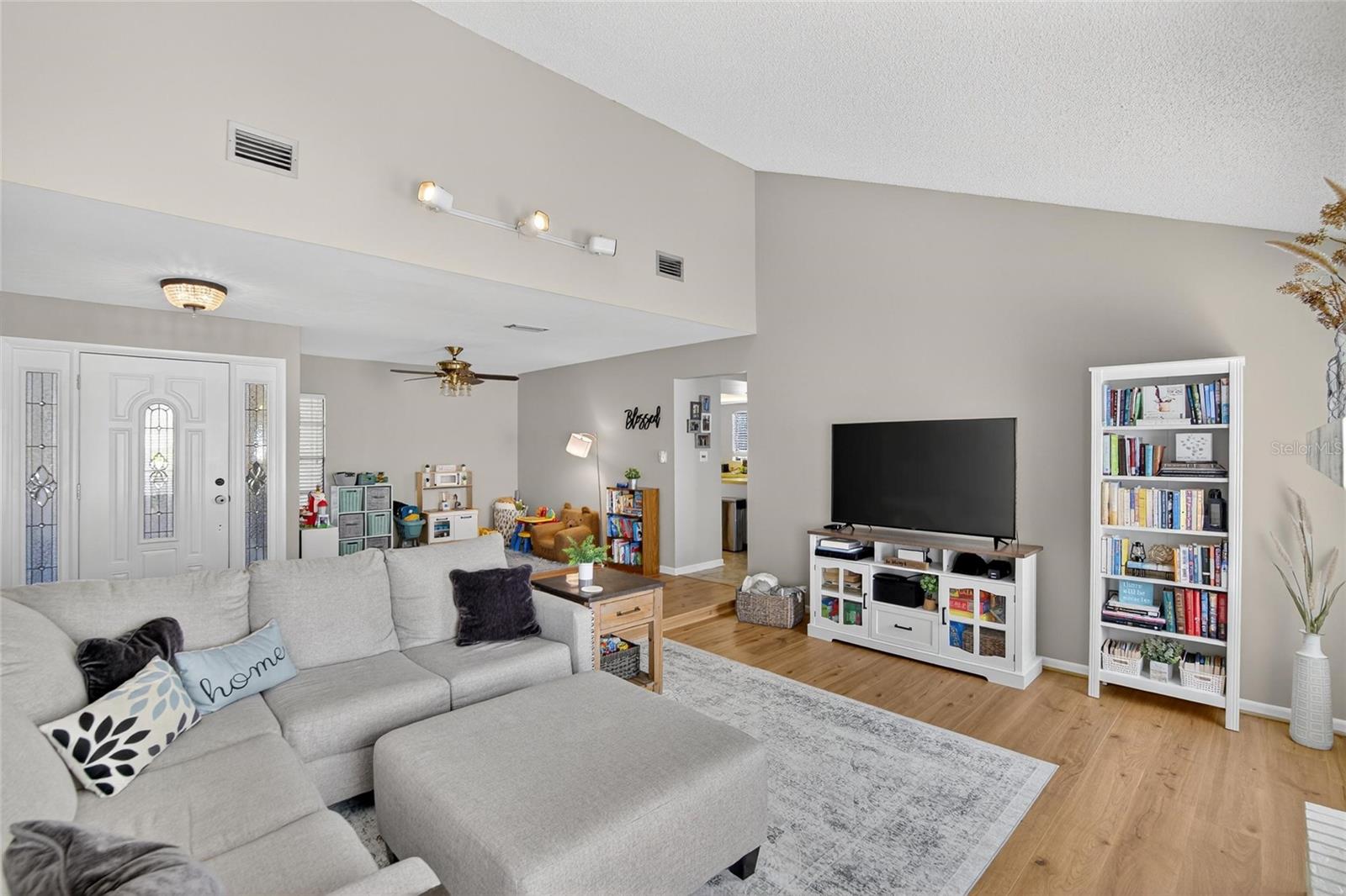 Image 8 of 49 For 614 Sandalwood Drive