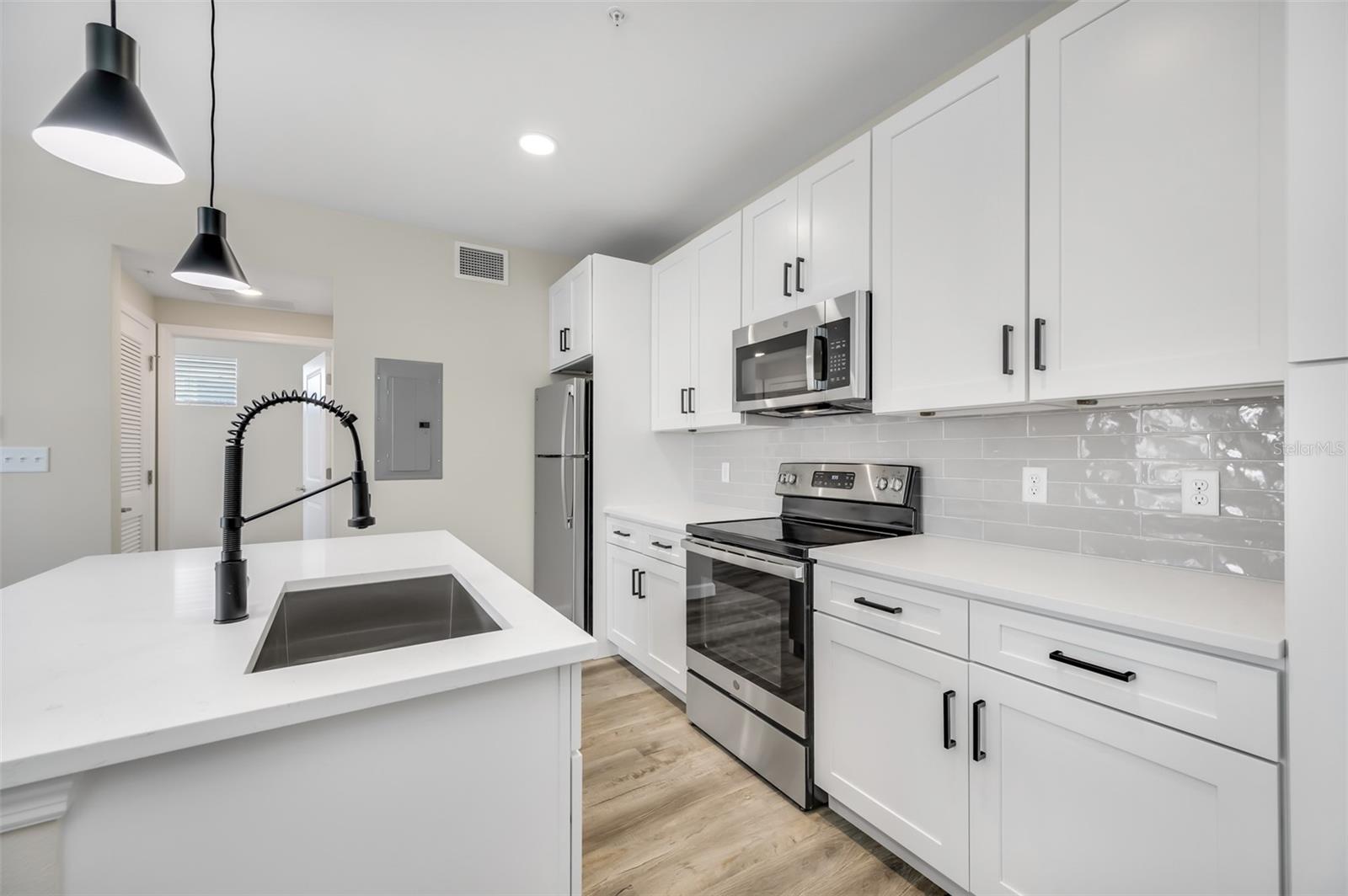 Image 3 of 19 For 710 3rd Avenue S 201