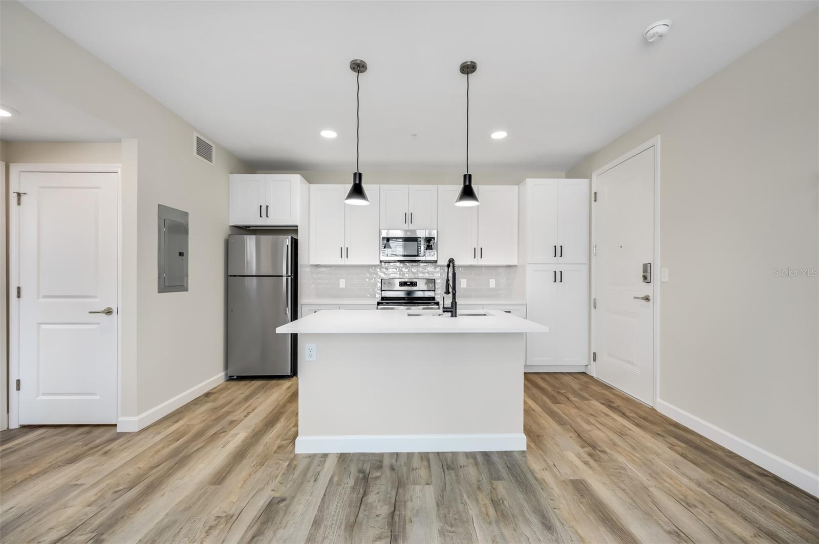 Image 6 of 19 For 710 3rd Avenue S 201