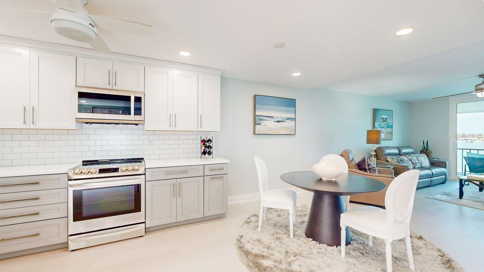 Image 10 of 28 For 7910 Sun Island Drive S 305