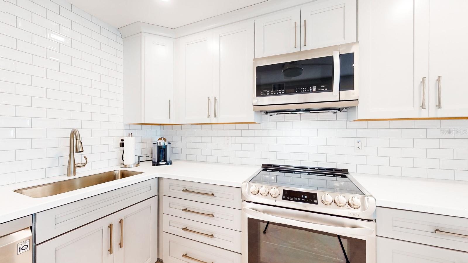 Image 12 of 28 For 7910 Sun Island Drive S 305