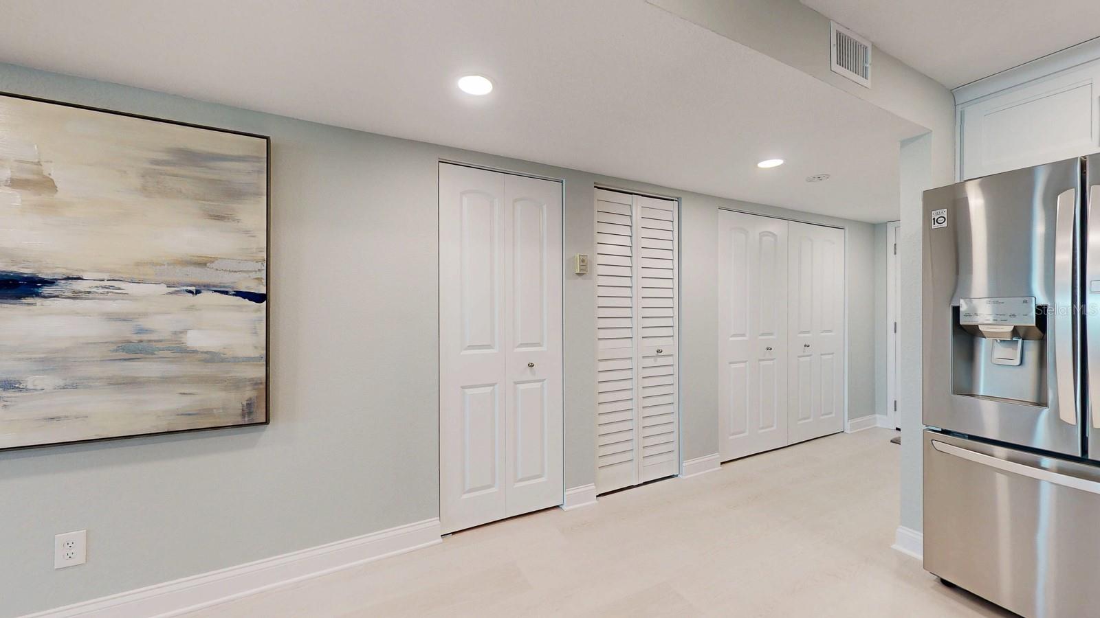 Image 21 of 28 For 7910 Sun Island Drive S 305