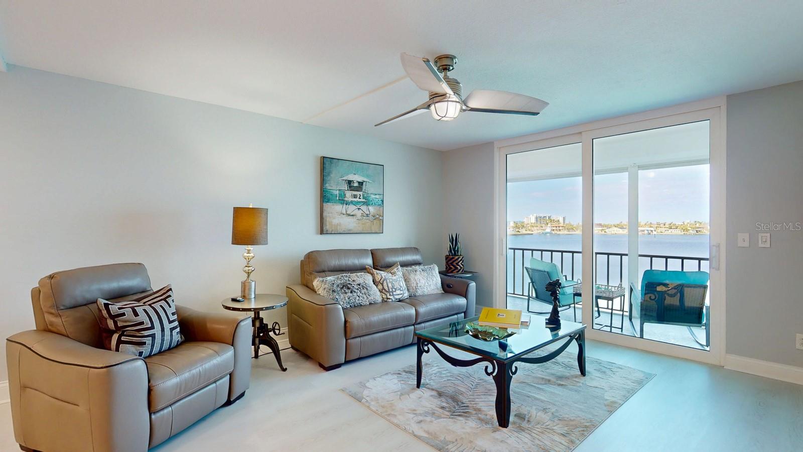 Image 4 of 28 For 7910 Sun Island Drive S 305