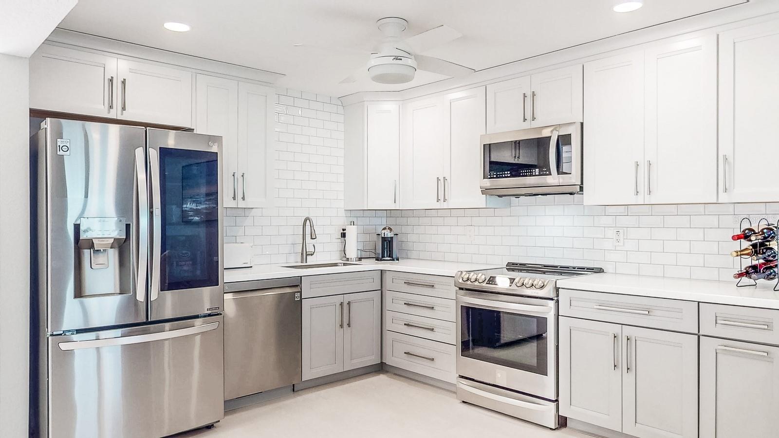 Image 9 of 28 For 7910 Sun Island Drive S 305