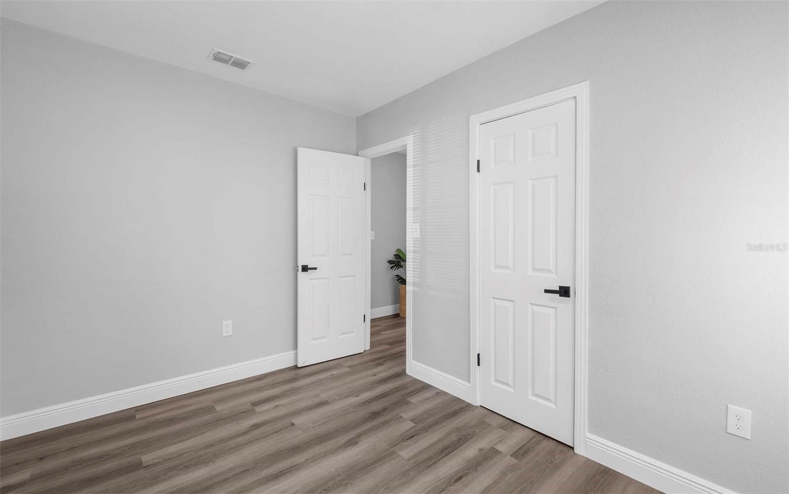 Image 12 of 23 For 1915 Powhatan Avenue