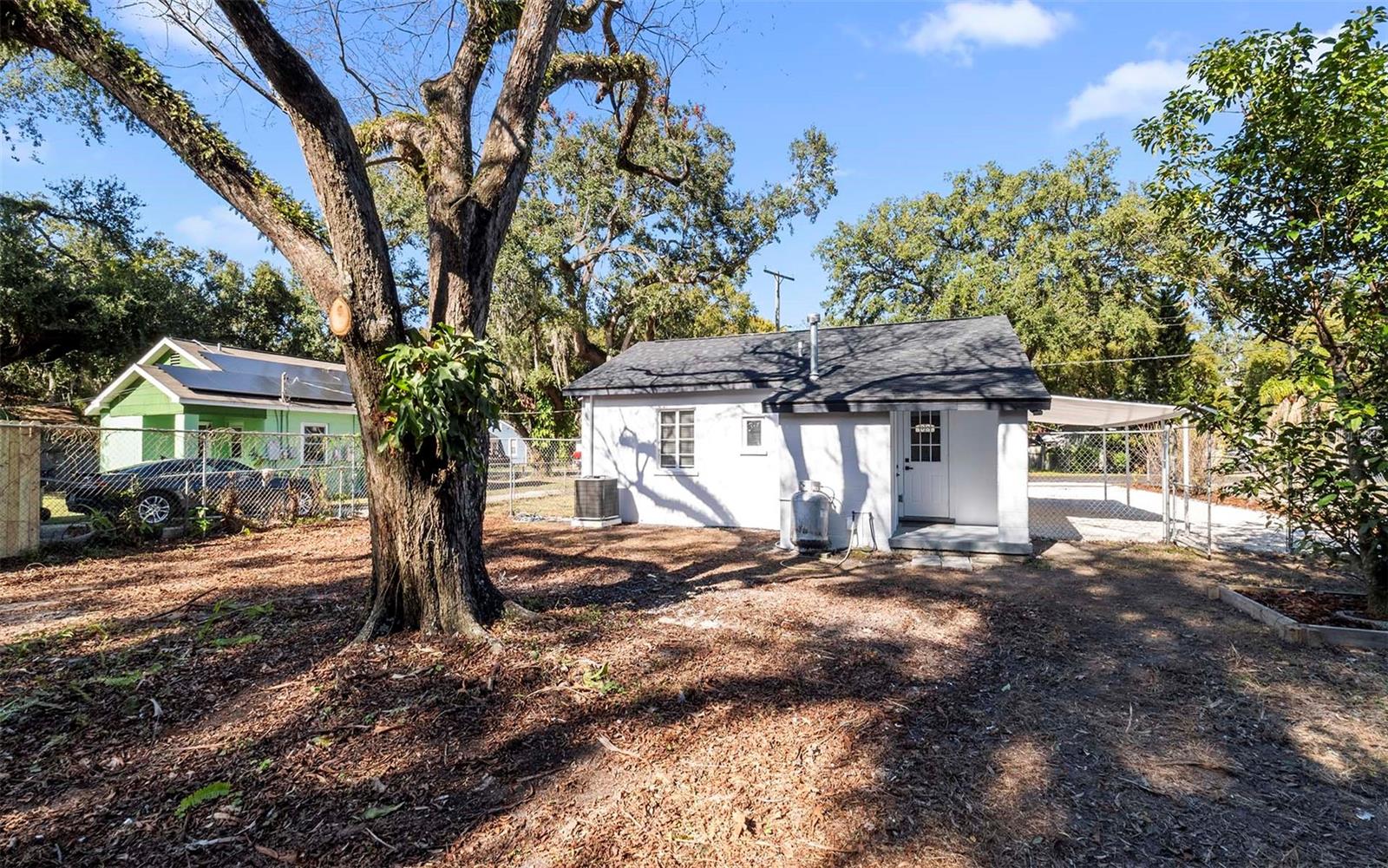 Image 21 of 23 For 1915 Powhatan Avenue