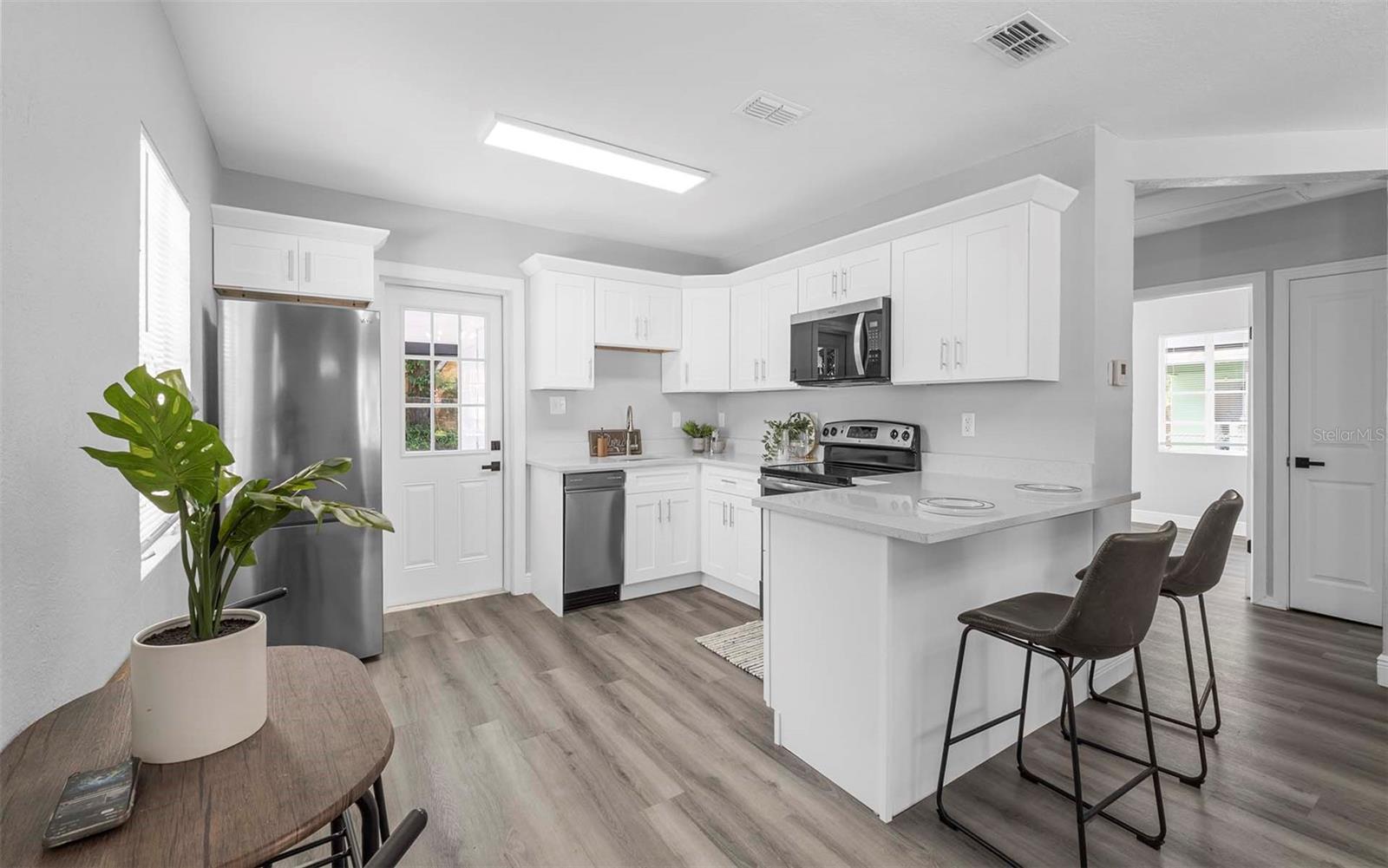 Image 7 of 23 For 1915 Powhatan Avenue