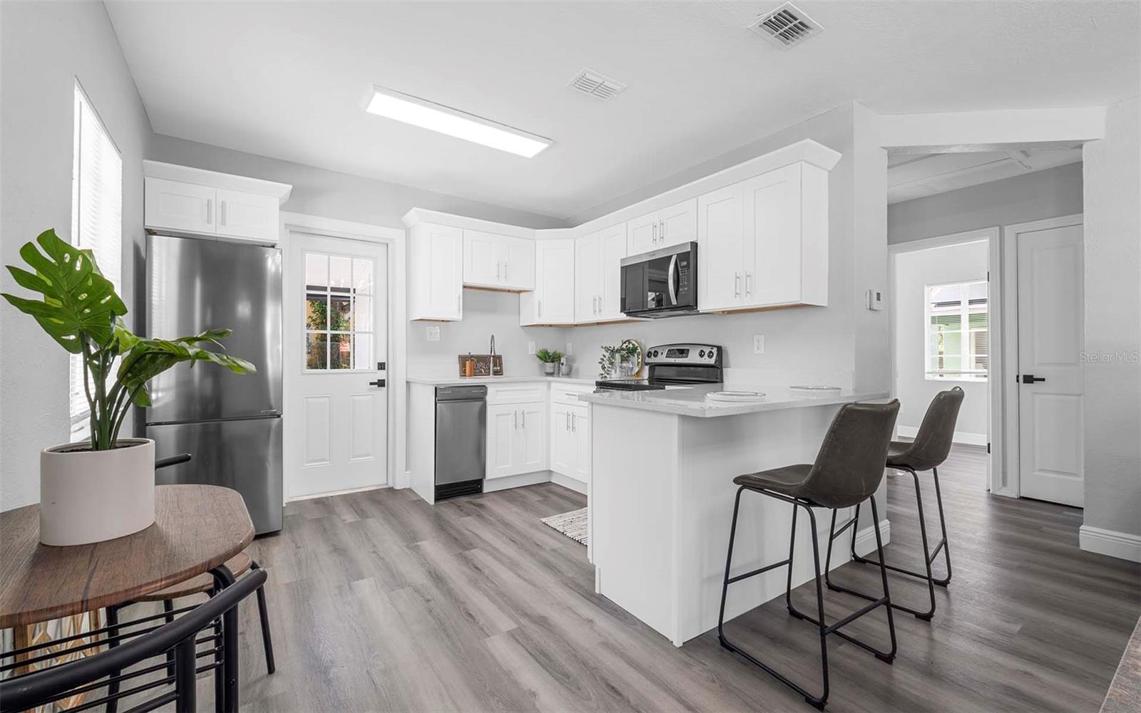 Image 8 of 23 For 1915 Powhatan Avenue