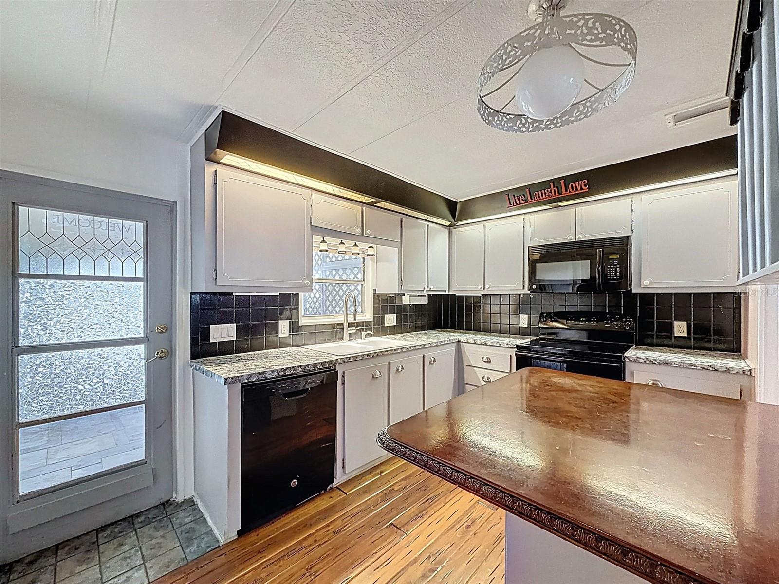 Image 13 of 50 For 31 New Fawn Court 22