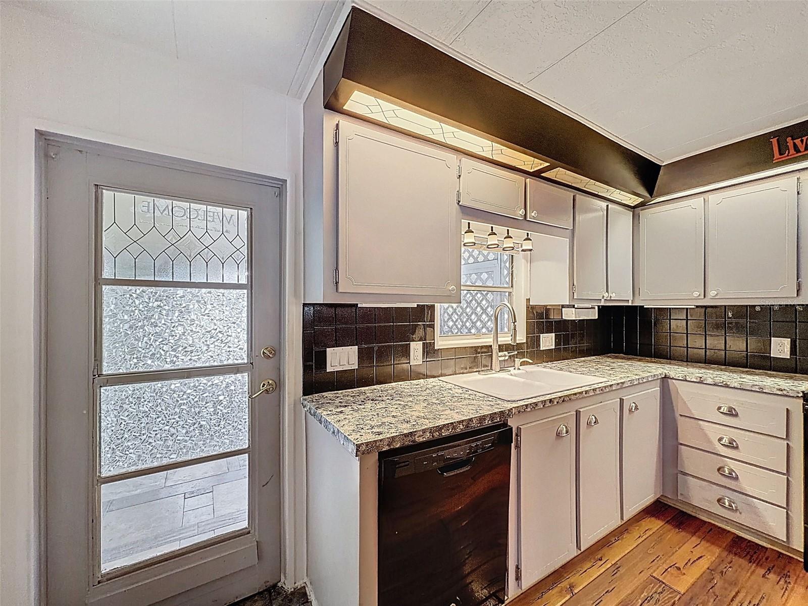 Image 14 of 50 For 31 New Fawn Court 22