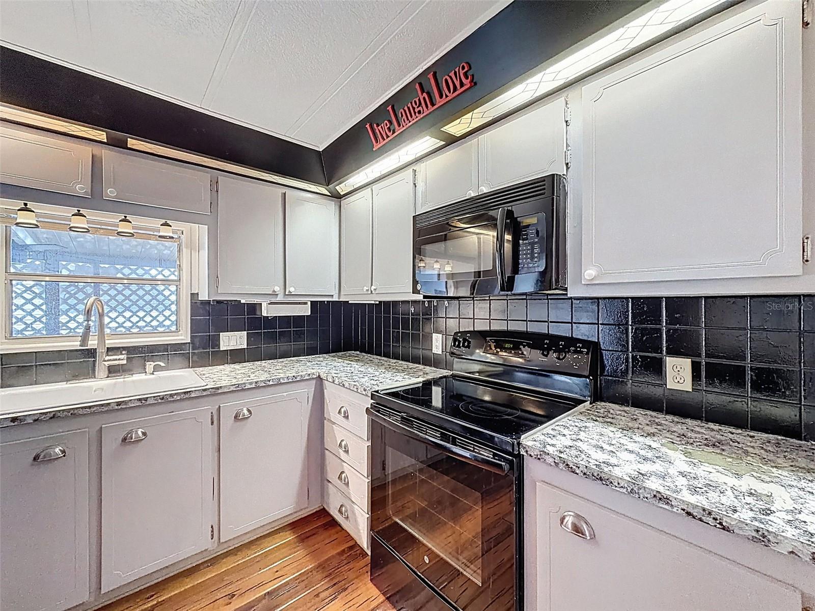 Image 15 of 50 For 31 New Fawn Court 22