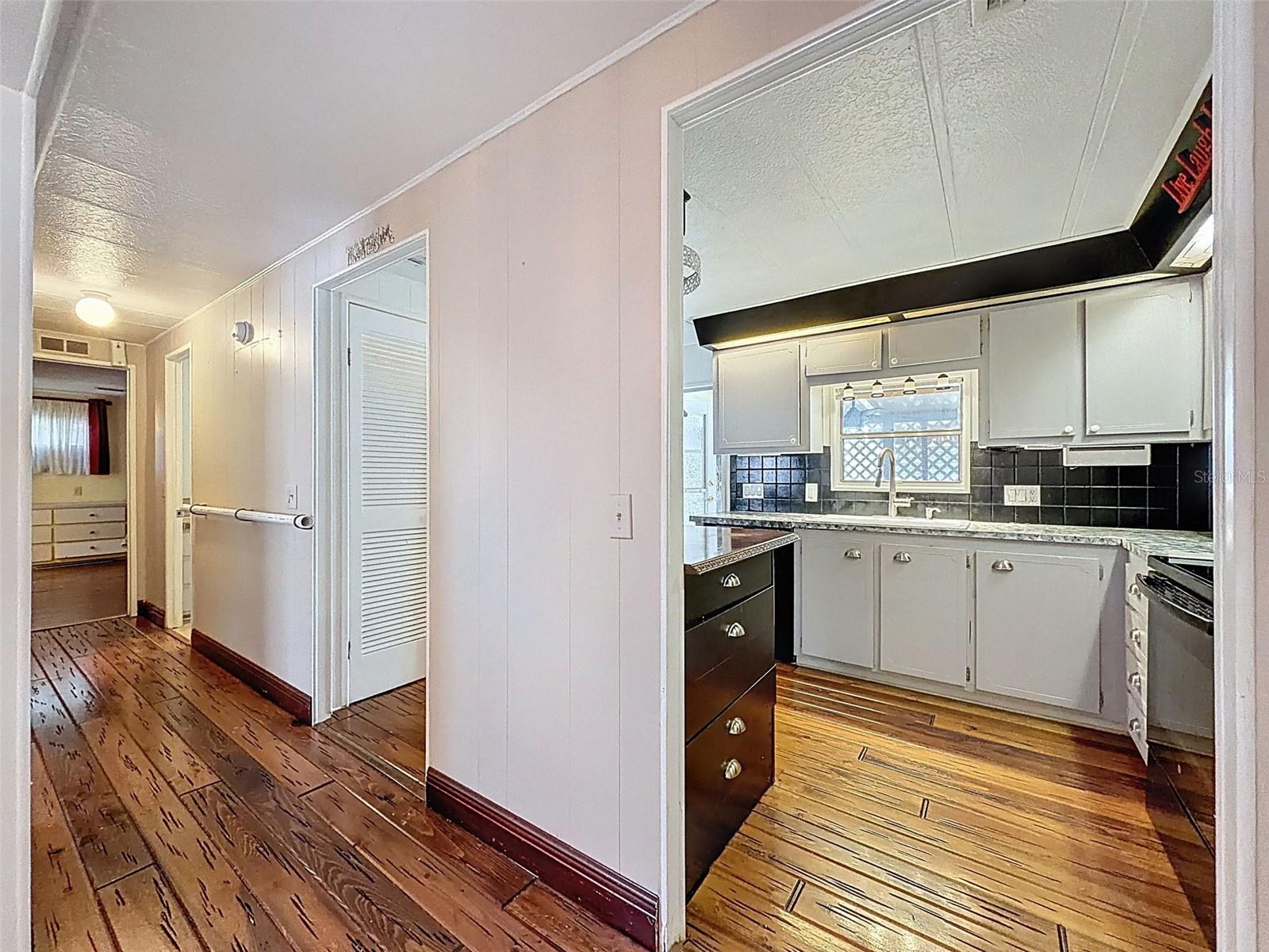 Image 16 of 50 For 31 New Fawn Court 22