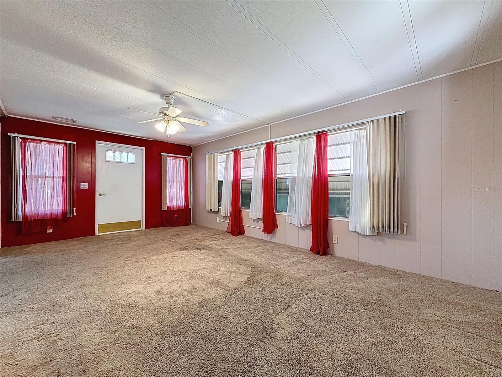 Image 17 of 50 For 31 New Fawn Court 22