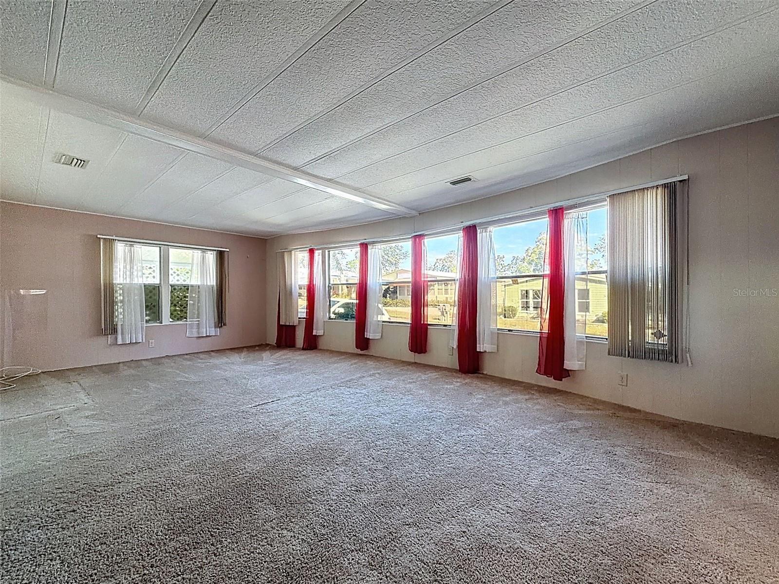 Image 19 of 50 For 31 New Fawn Court 22