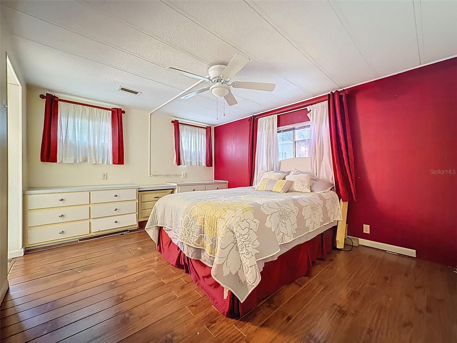 Image 26 of 50 For 31 New Fawn Court 22