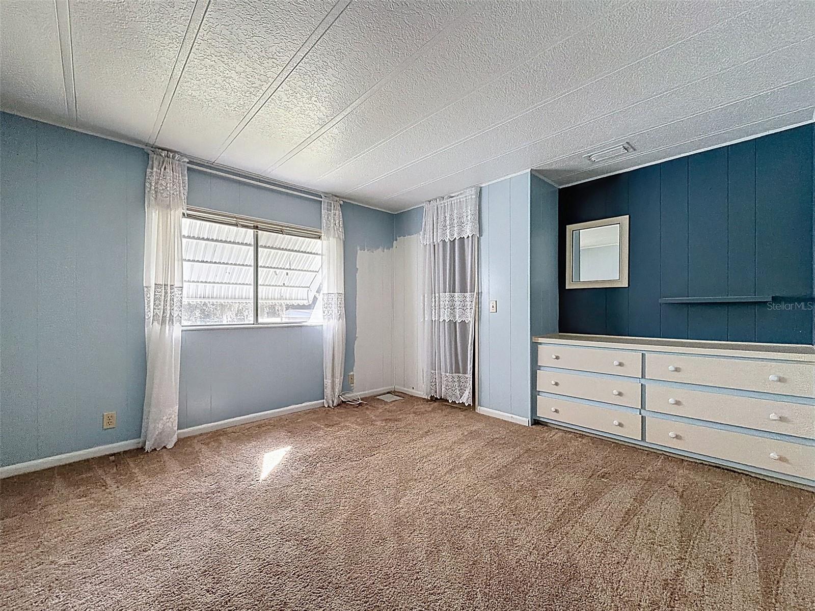 Image 30 of 50 For 31 New Fawn Court 22