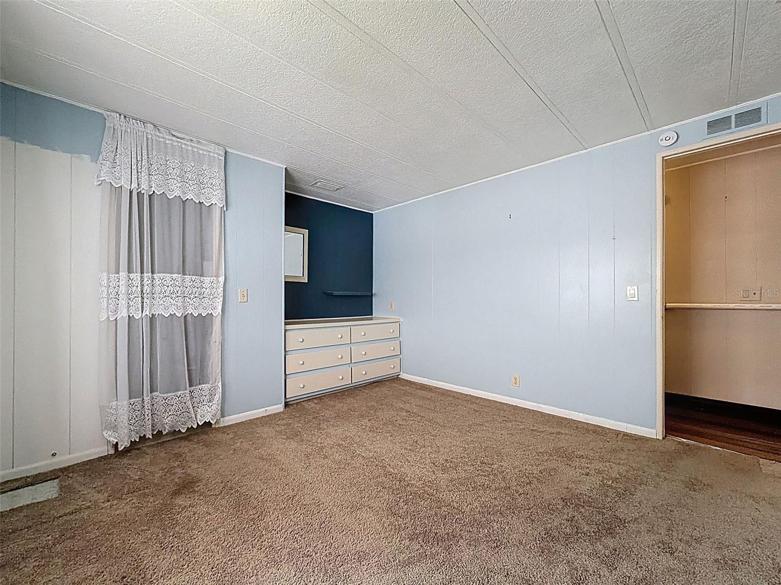 Image 31 of 50 For 31 New Fawn Court 22