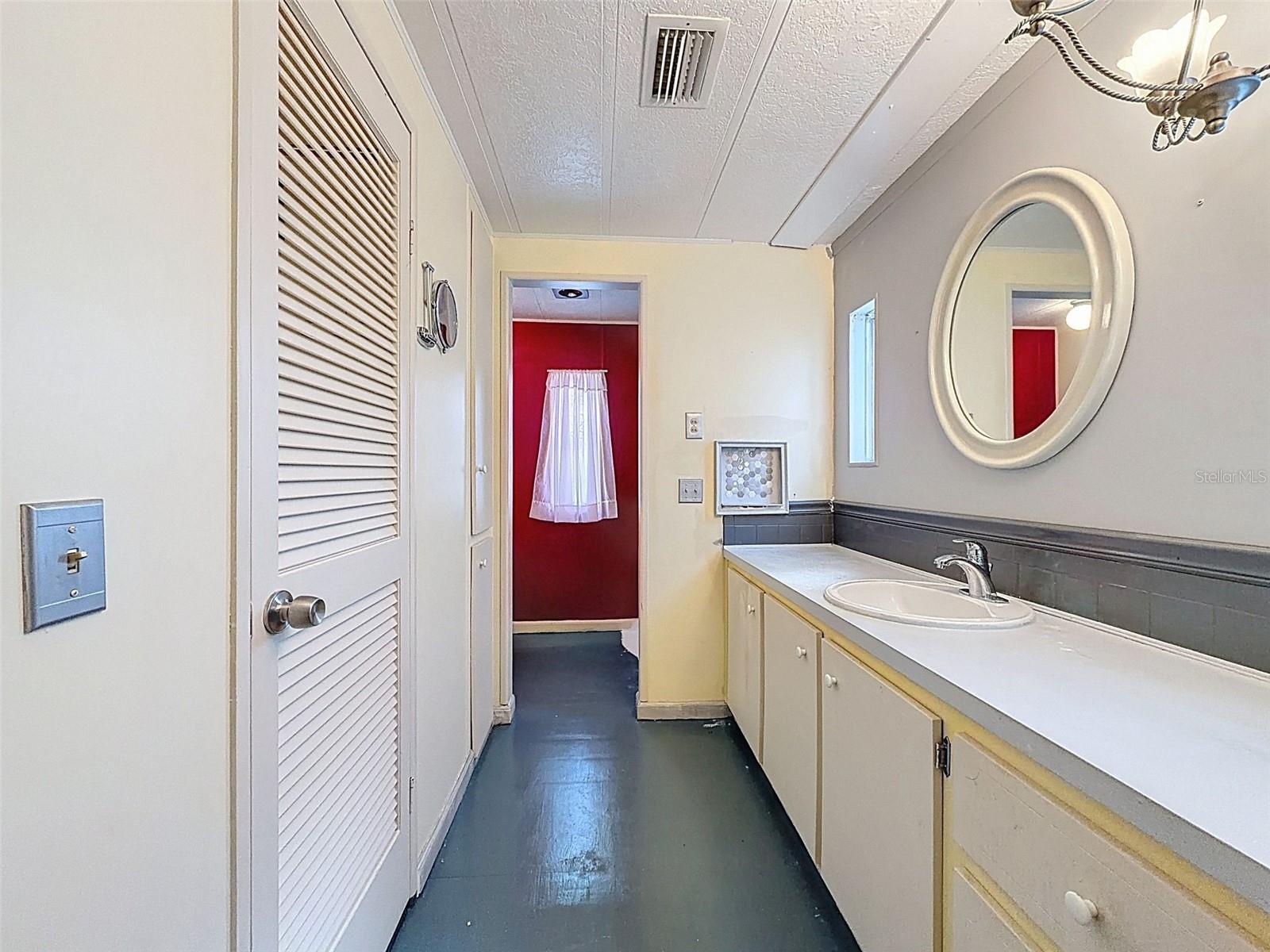 Image 34 of 50 For 31 New Fawn Court 22