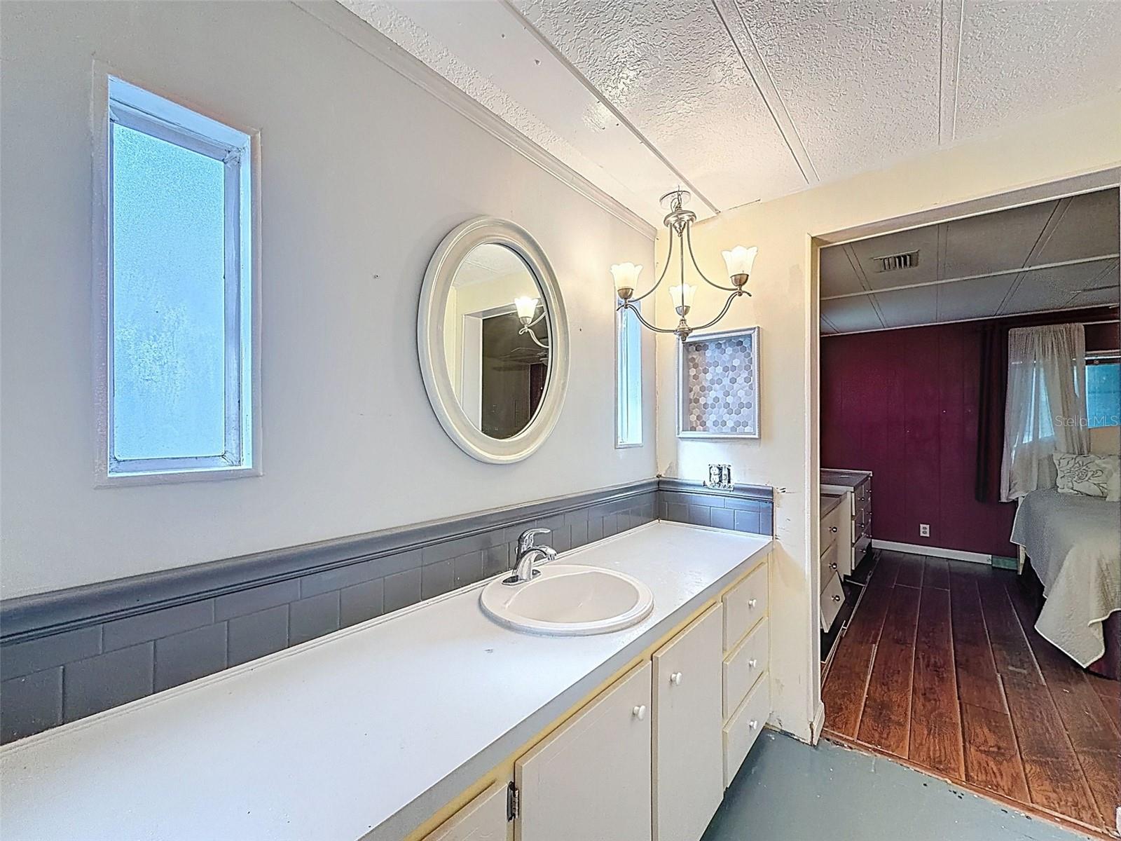 Image 36 of 50 For 31 New Fawn Court 22