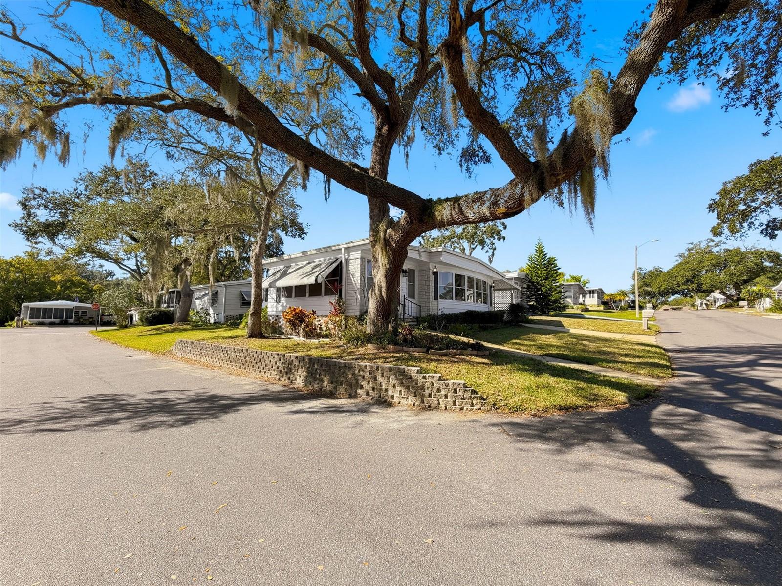 Image 7 of 50 For 31 New Fawn Court 22