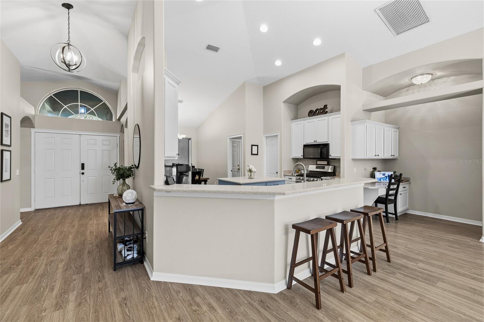 Listing photo id 8 for 6216 Whimbrelwood Drive