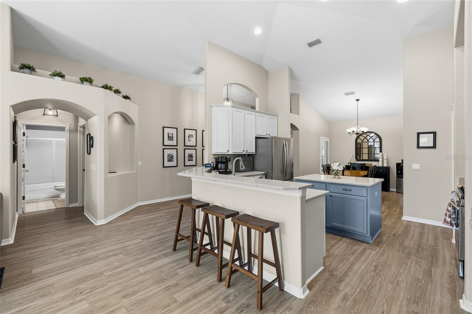 Listing photo id 9 for 6216 Whimbrelwood Drive