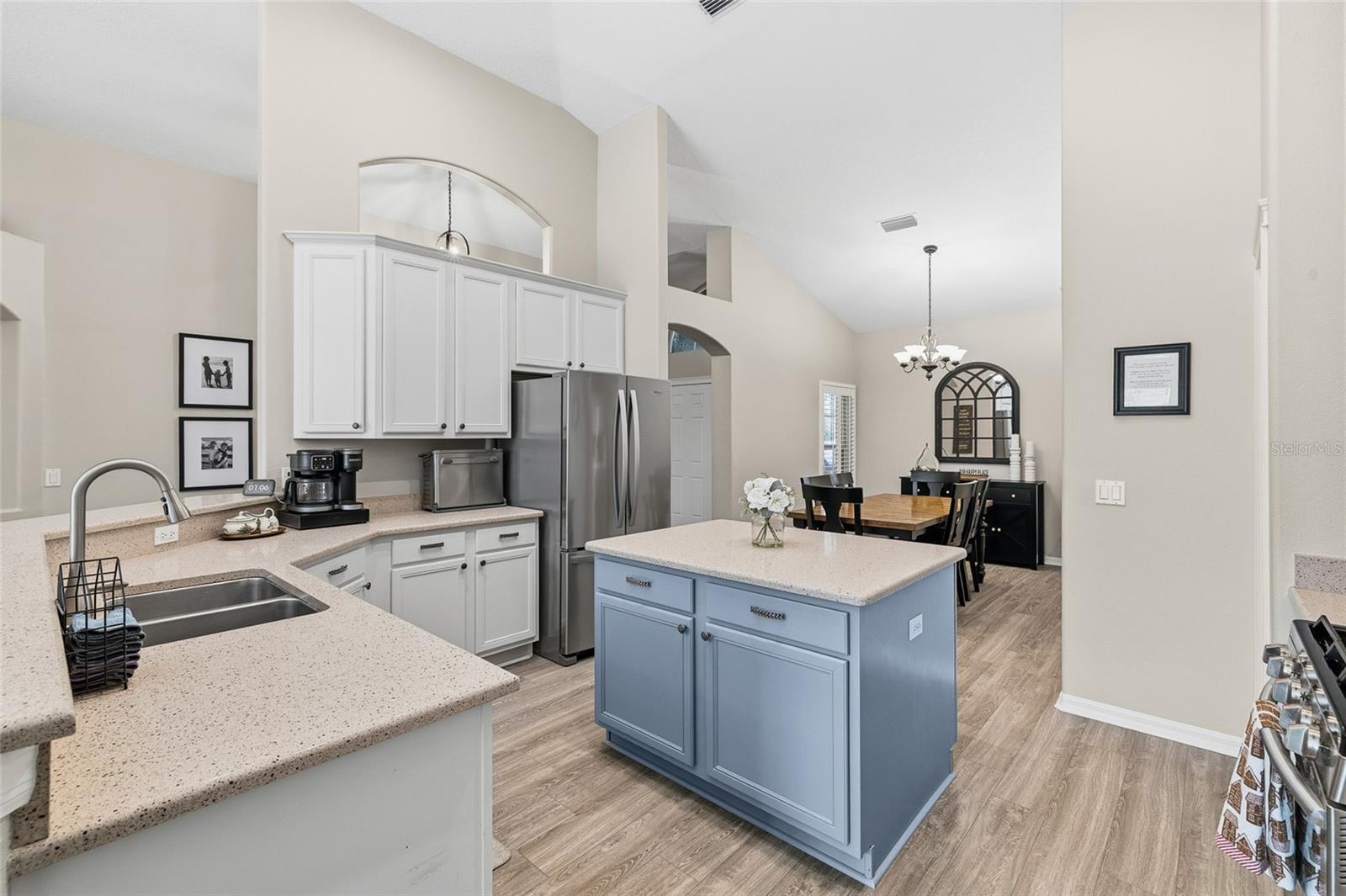 Listing photo id 11 for 6216 Whimbrelwood Drive