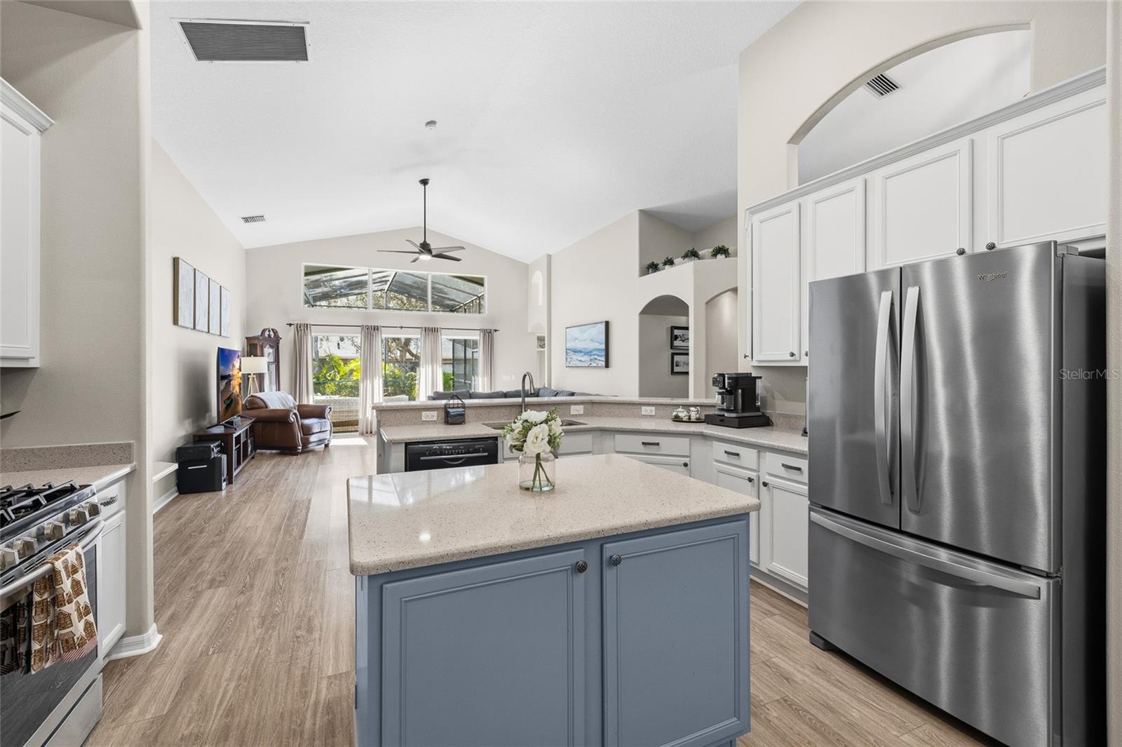 Listing photo id 13 for 6216 Whimbrelwood Drive