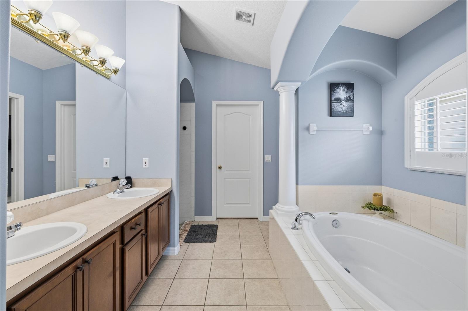 Listing photo id 25 for 6216 Whimbrelwood Drive