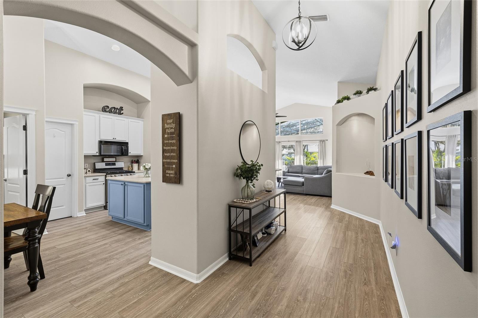 Listing photo id 3 for 6216 Whimbrelwood Drive