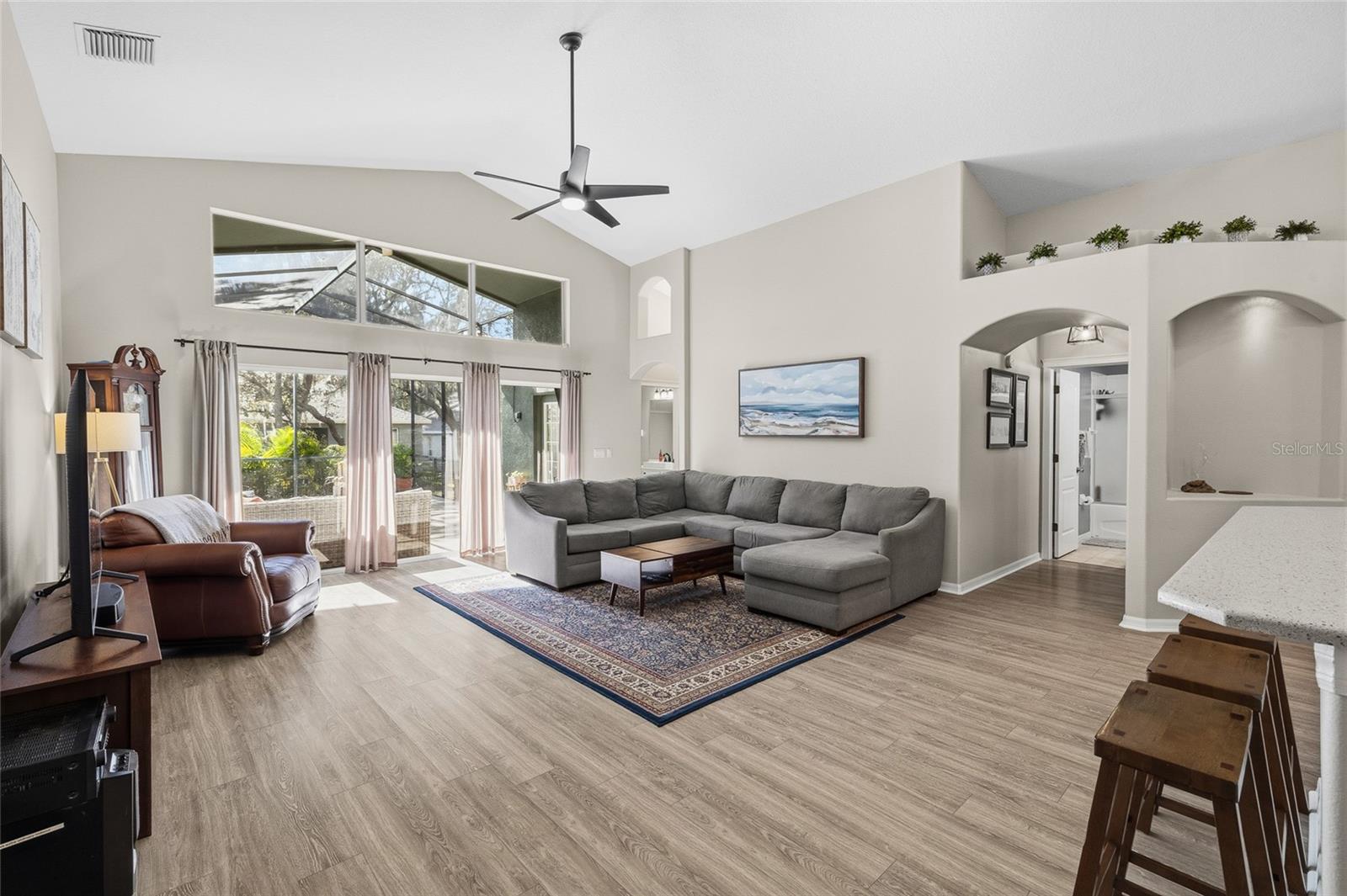 Listing photo id 6 for 6216 Whimbrelwood Drive