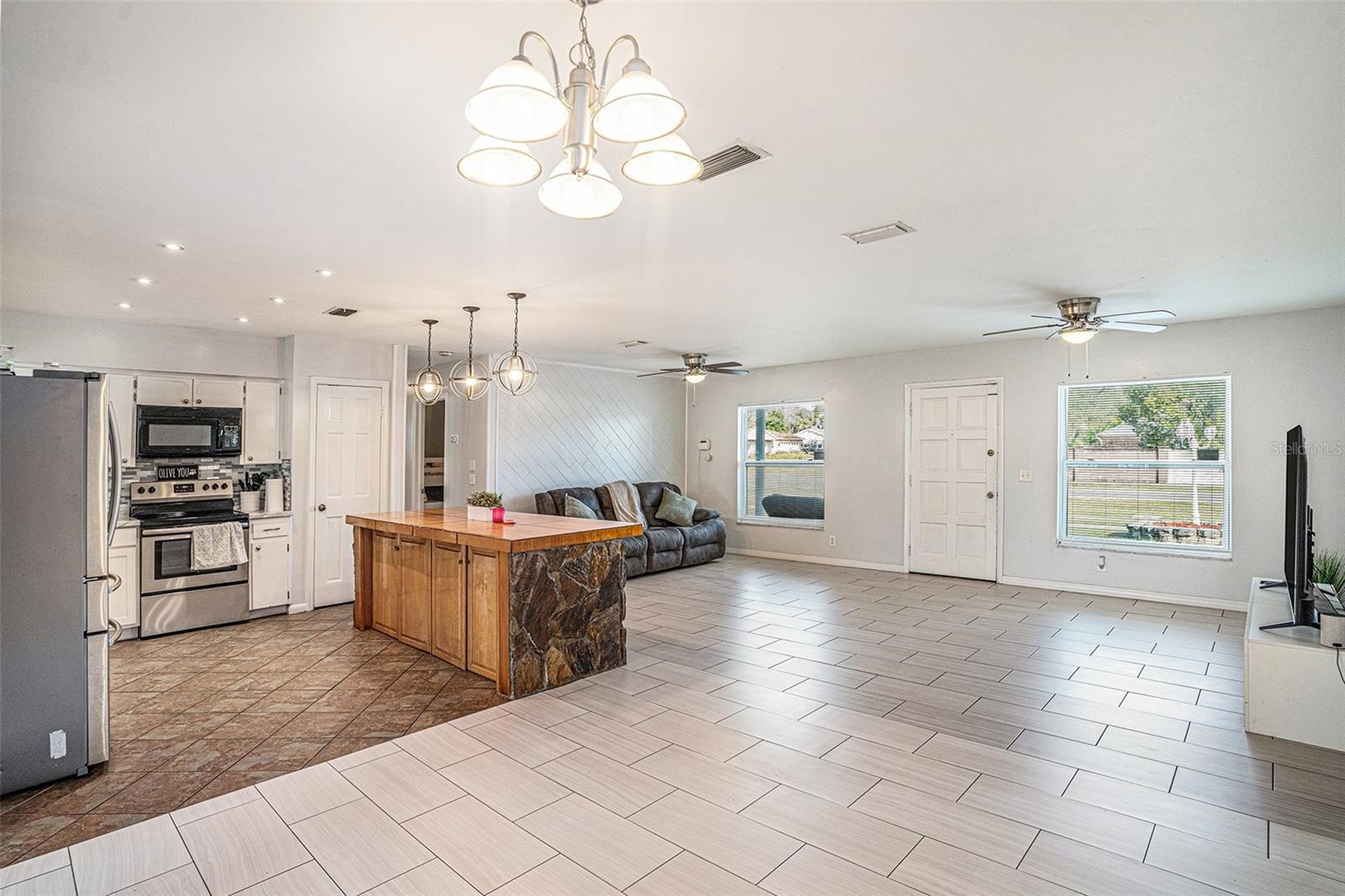 Image 3 of 31 For 3515 Kings Avenue