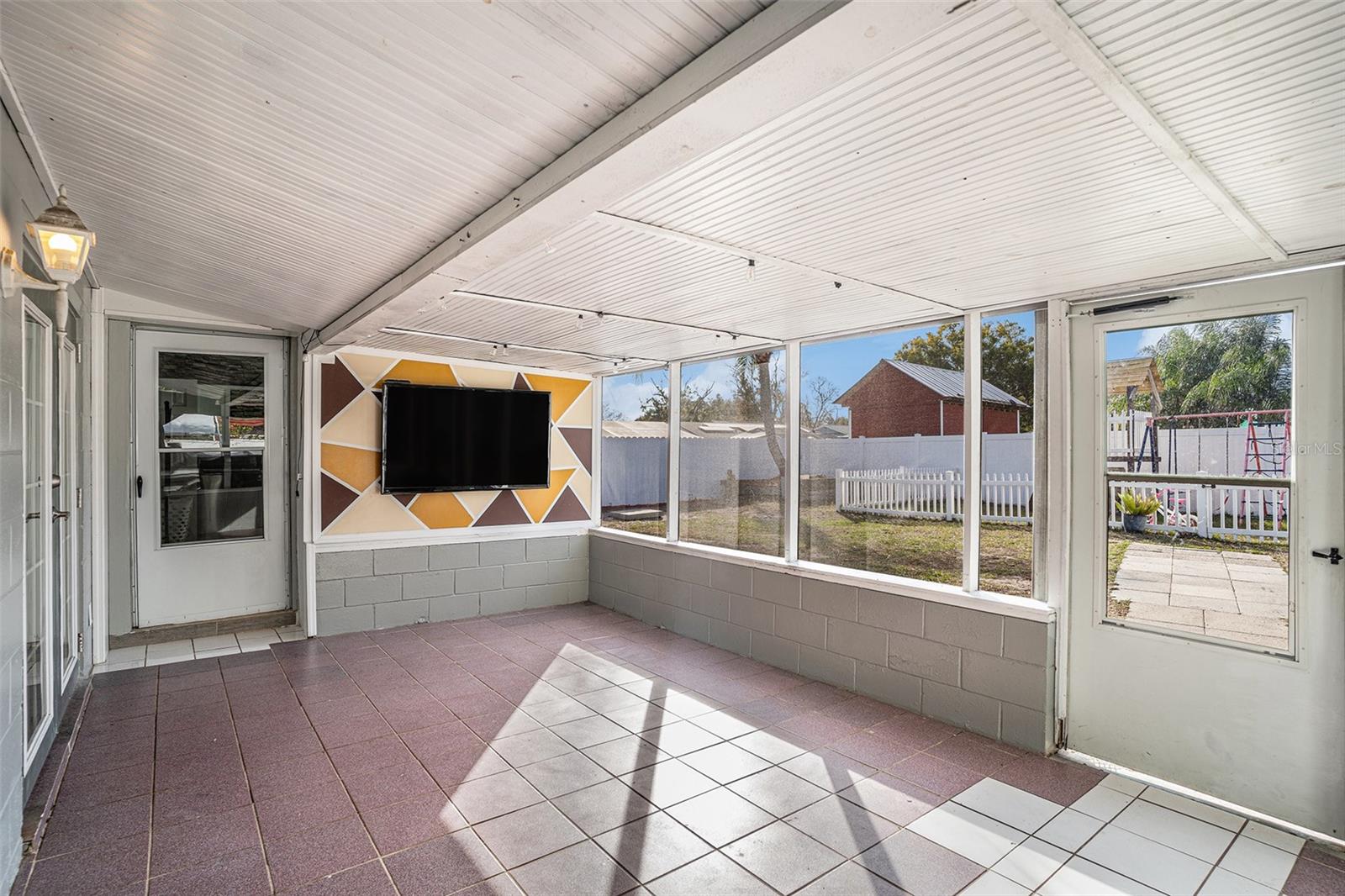 Image 4 of 31 For 3515 Kings Avenue