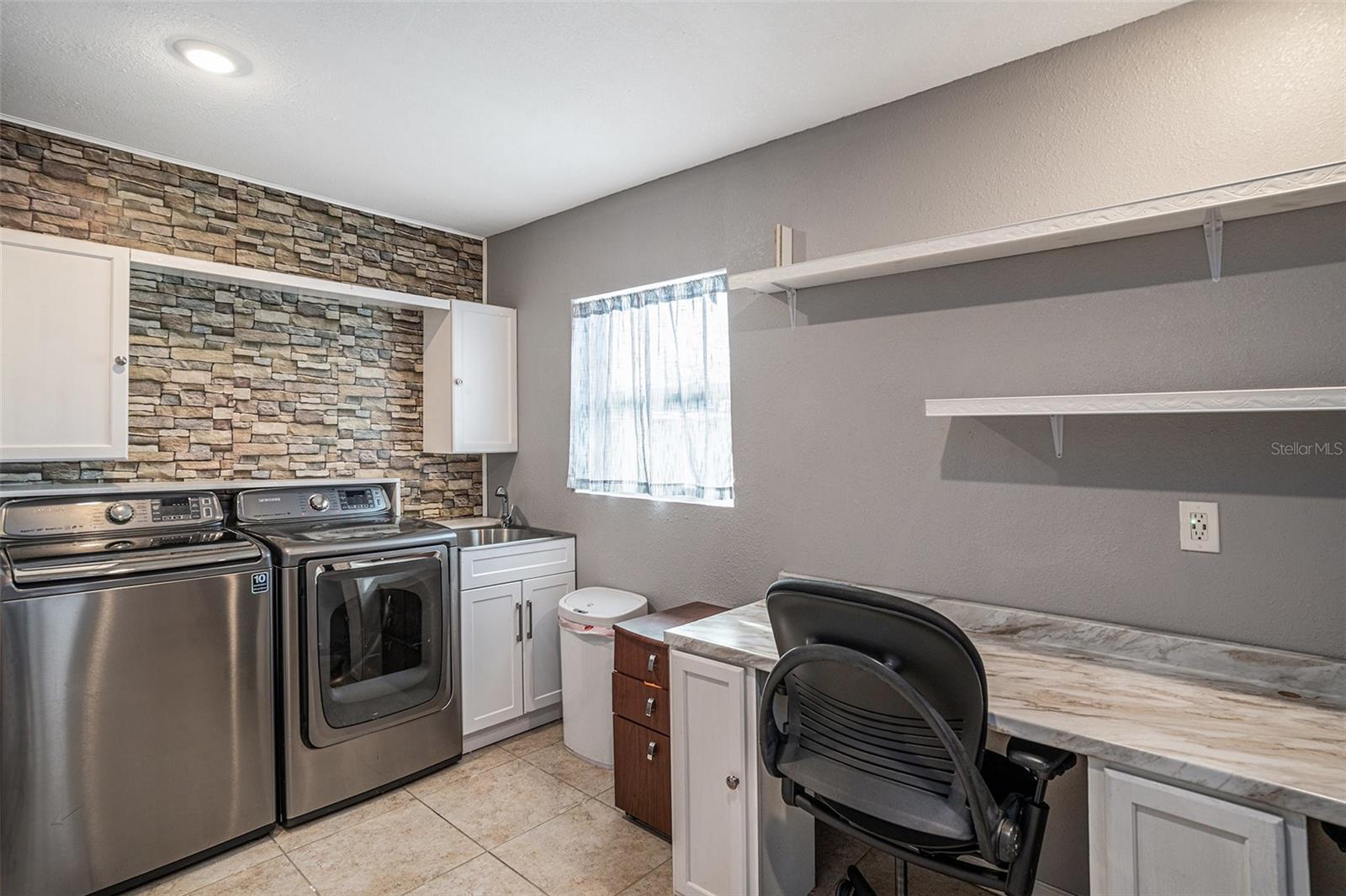 Image 6 of 31 For 3515 Kings Avenue