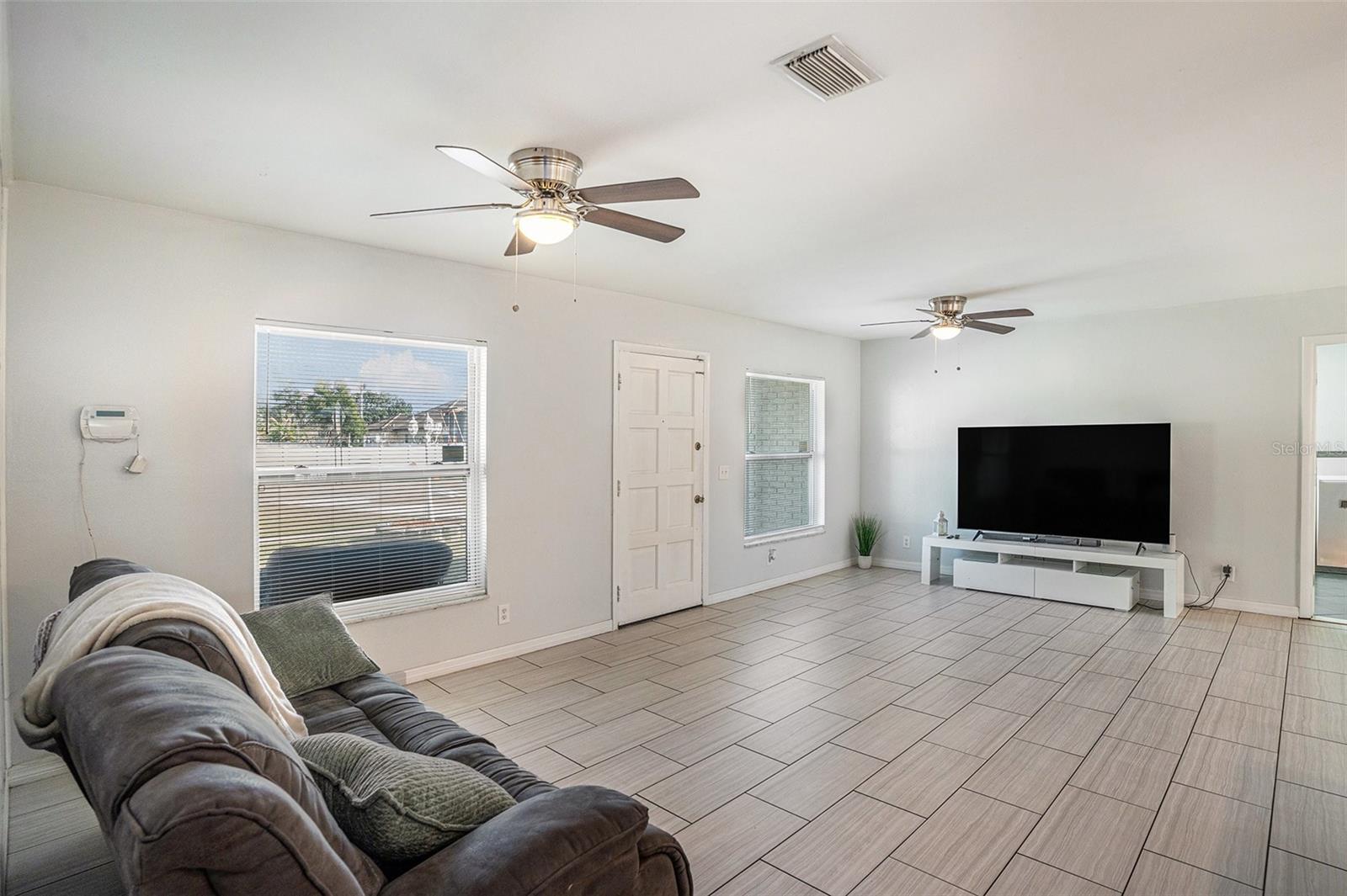 Image 8 of 31 For 3515 Kings Avenue