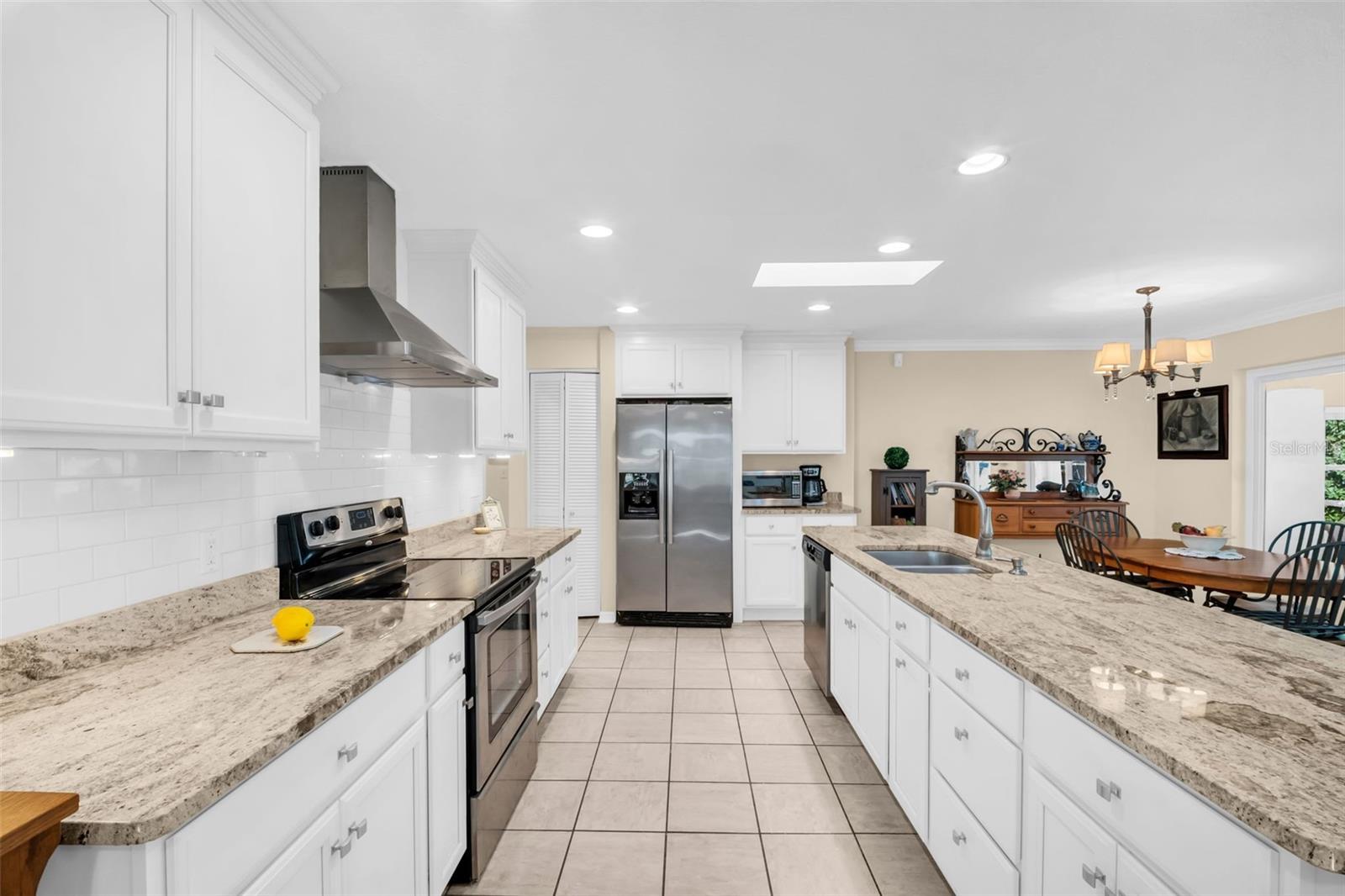 Image 14 of 61 For 1658 Macdonnell Court