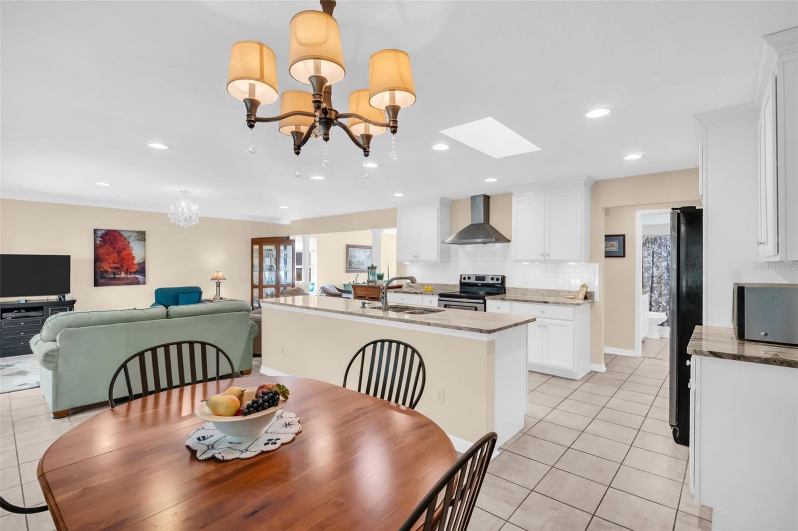 Image 16 of 61 For 1658 Macdonnell Court