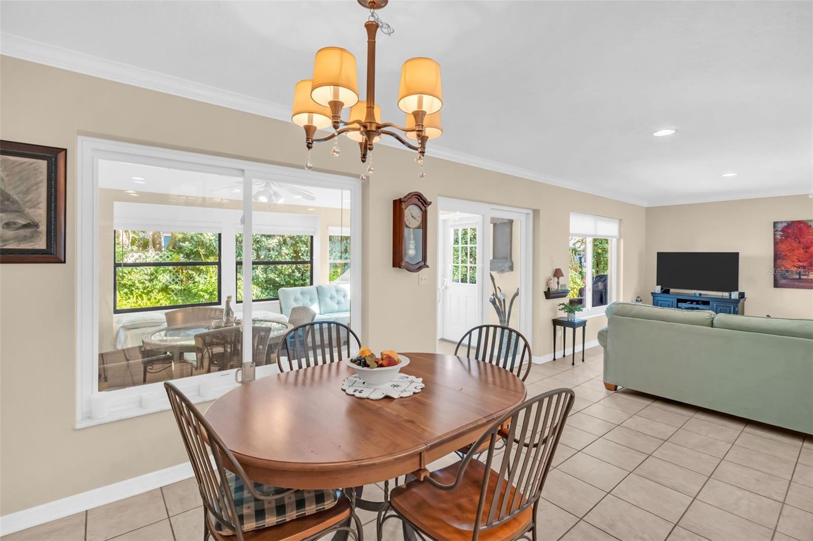 Image 17 of 61 For 1658 Macdonnell Court