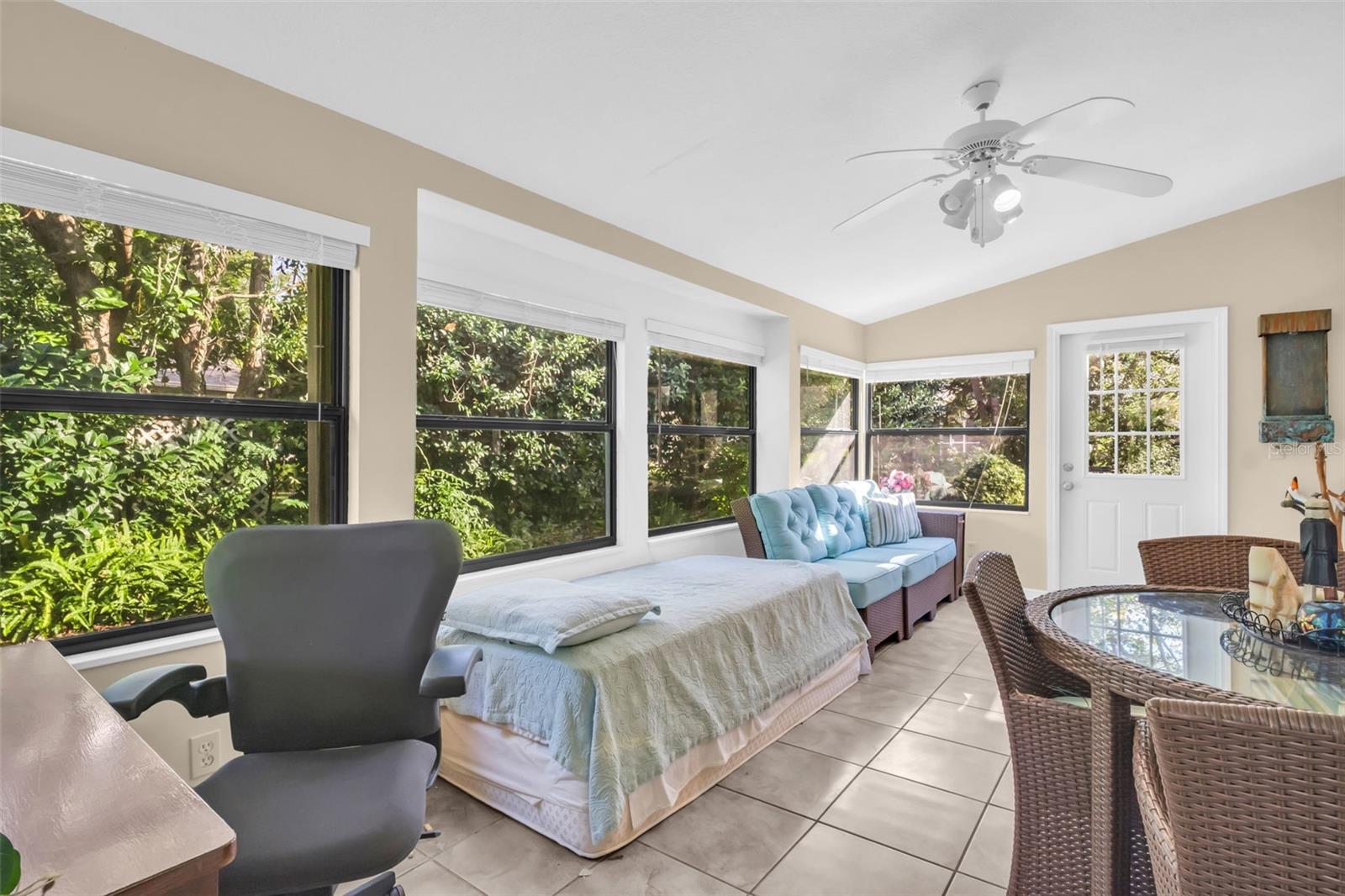 Image 22 of 61 For 1658 Macdonnell Court