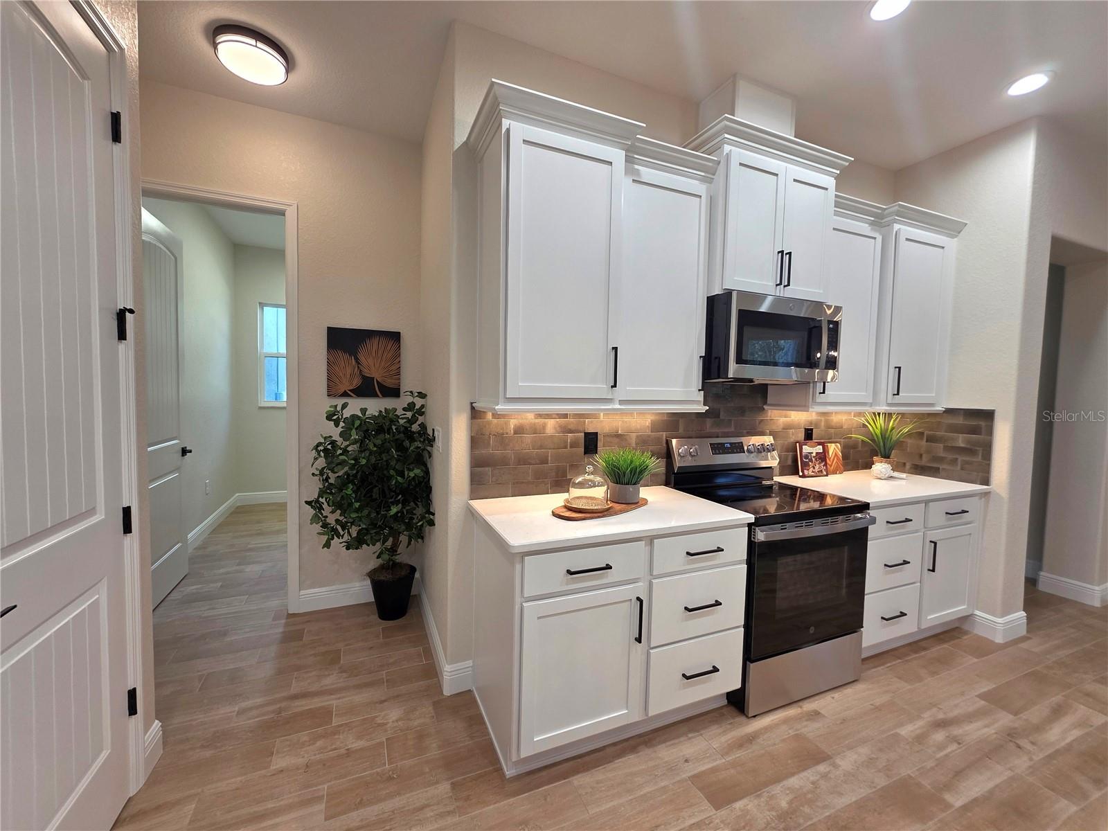 Listing photo id 8 for 13444 Republican Way