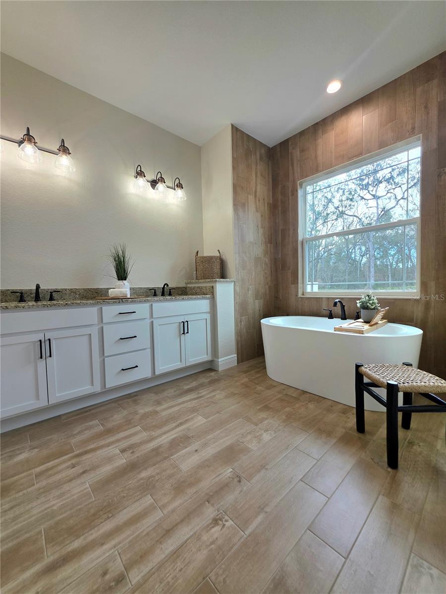 Listing photo id 16 for 13444 Republican Way