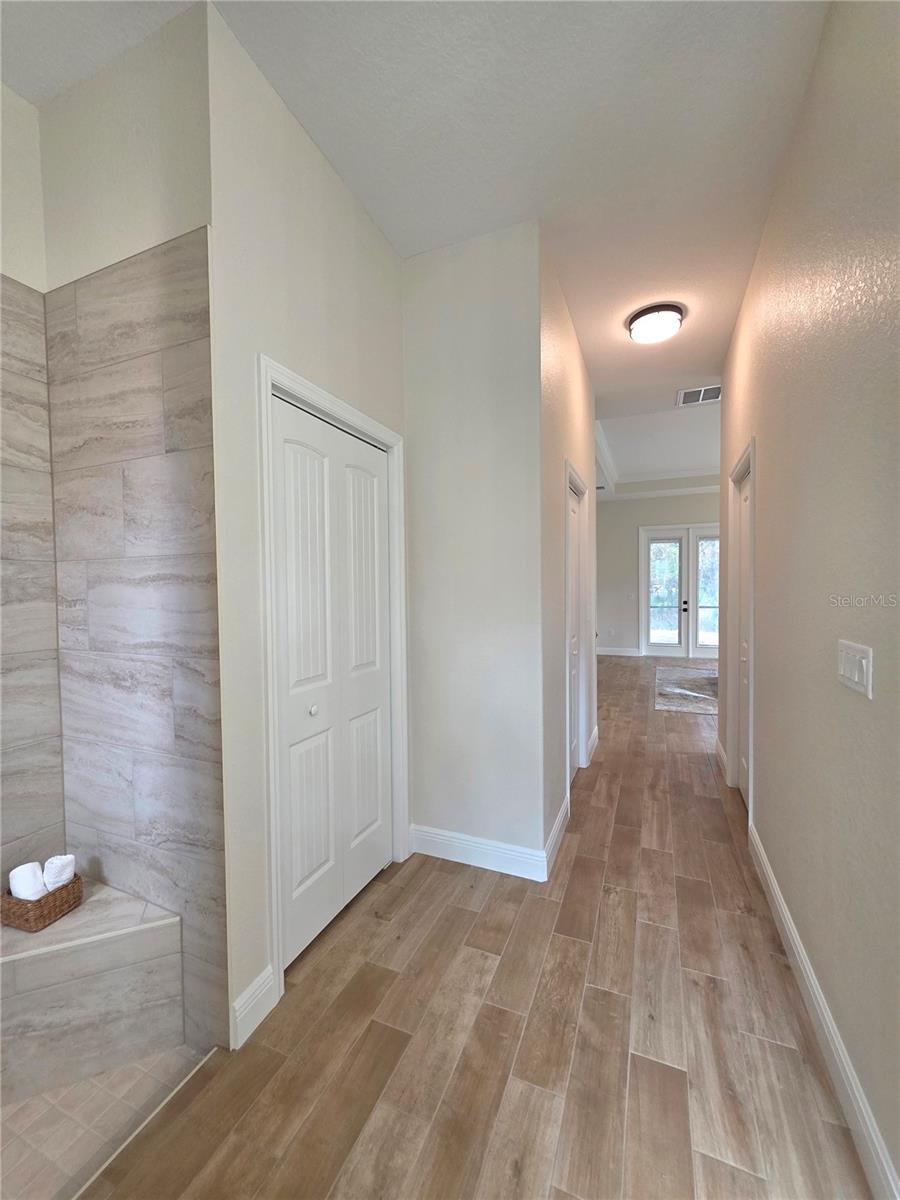 Listing photo id 19 for 13444 Republican Way