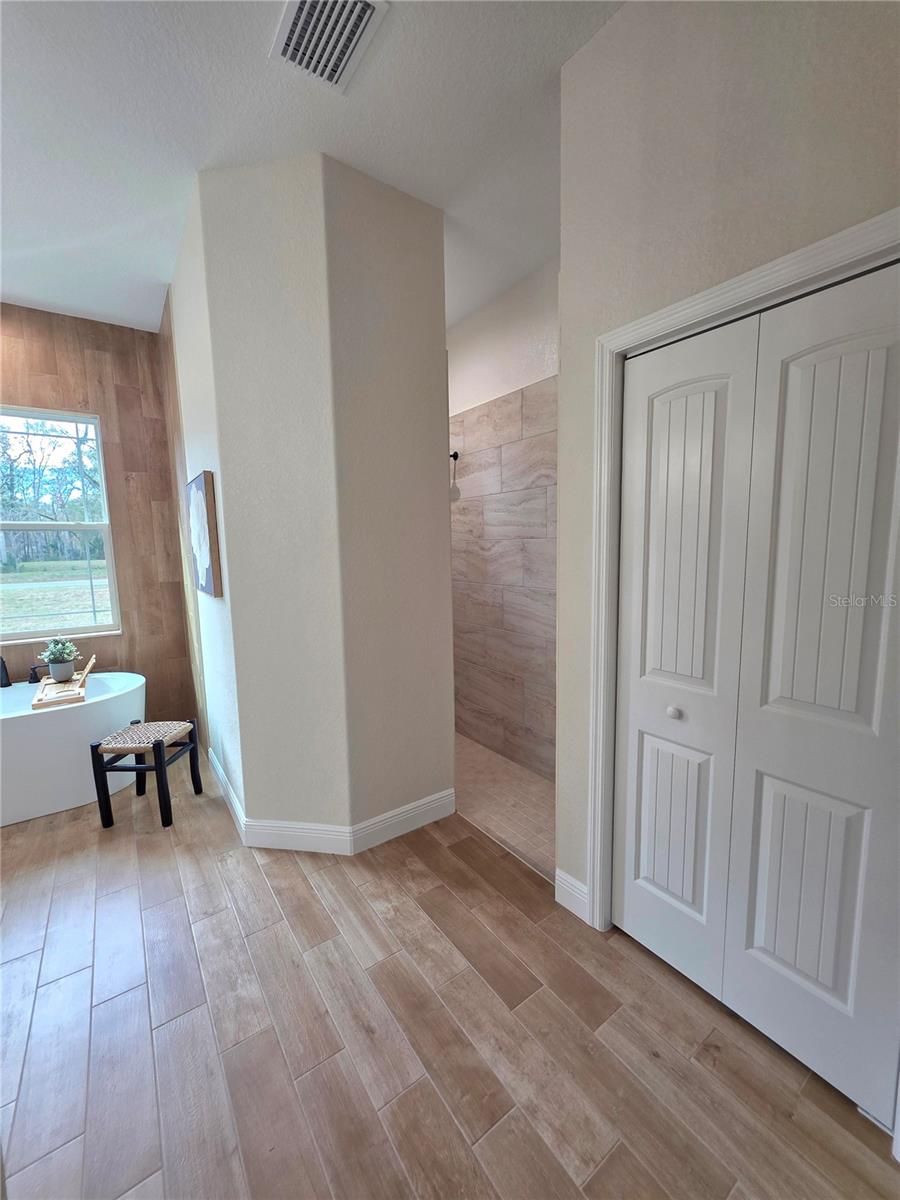 Listing photo id 20 for 13444 Republican Way