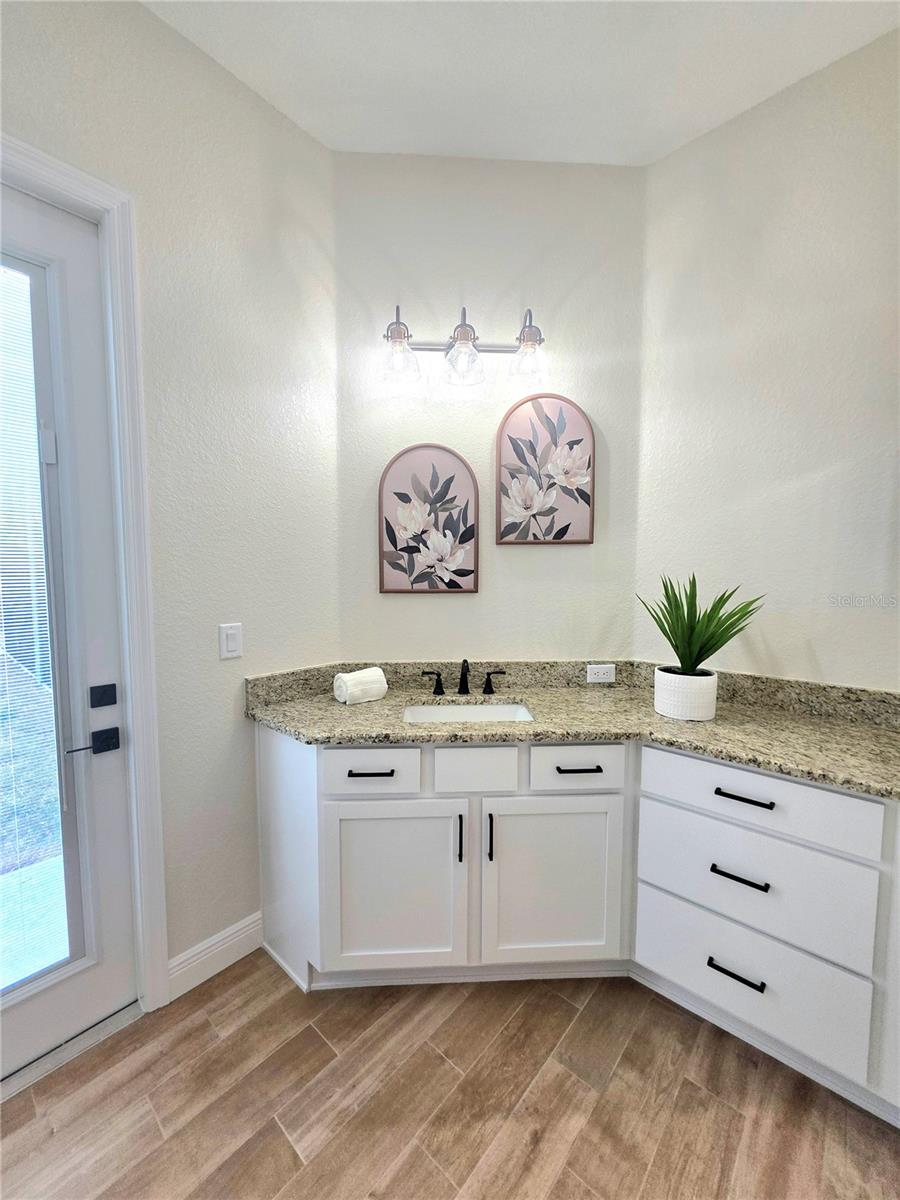 Listing photo id 24 for 13444 Republican Way