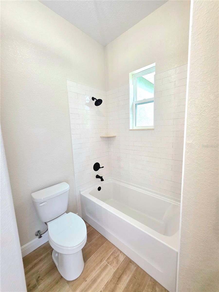 Listing photo id 27 for 13444 Republican Way