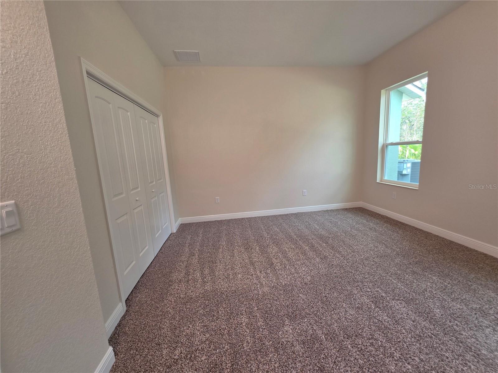 Listing photo id 33 for 13444 Republican Way